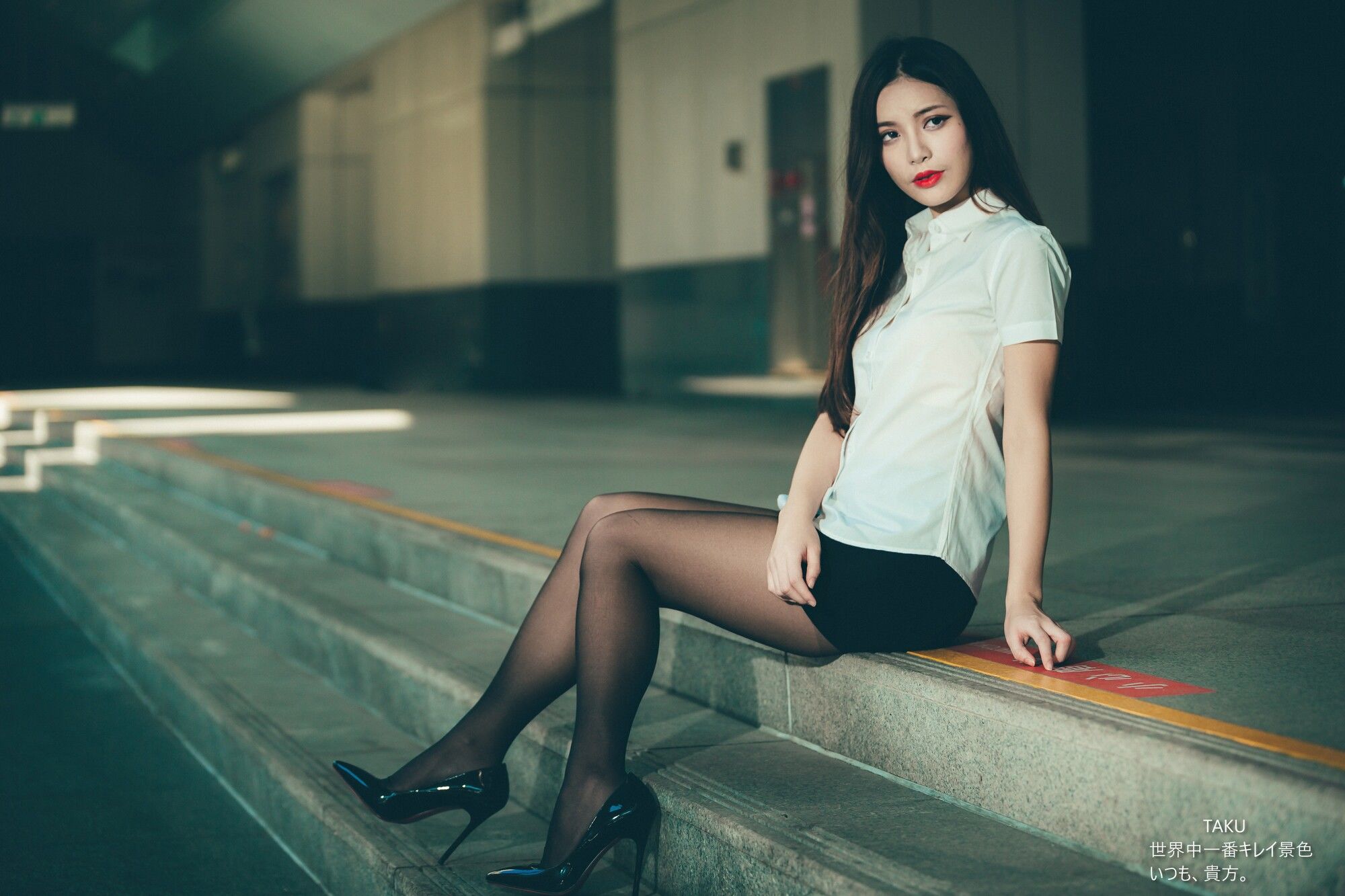 黄书庭 OL黑絲外拍-图32