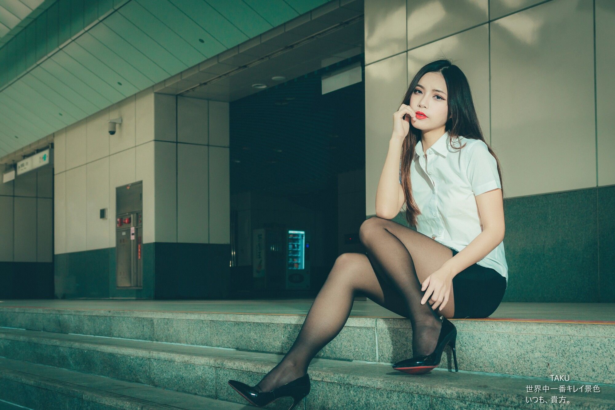 黄书庭 OL黑絲外拍-图36