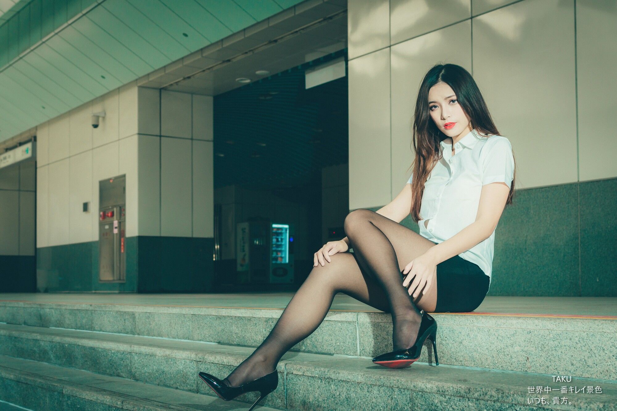 黄书庭 OL黑絲外拍-图37