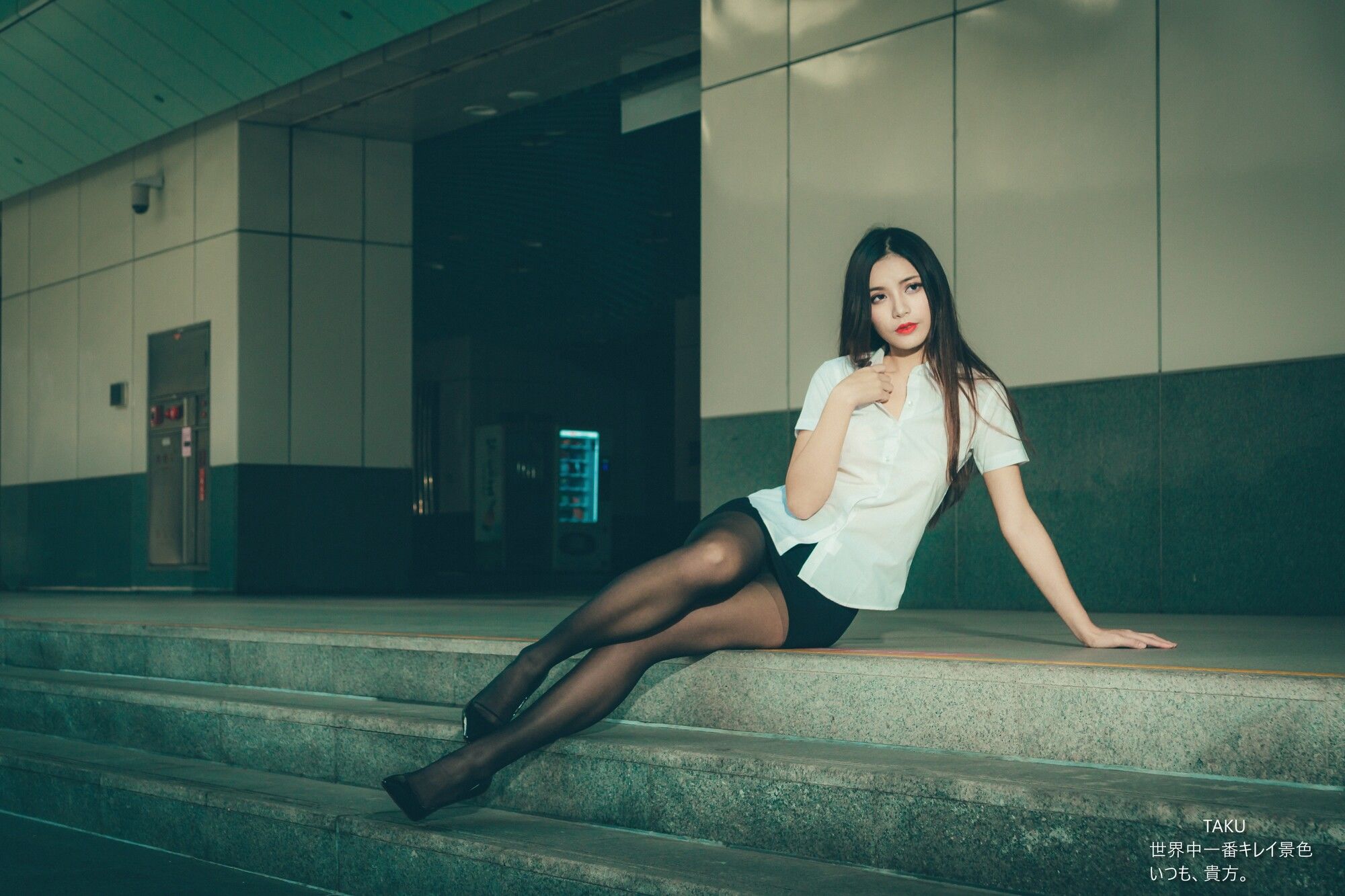 黄书庭 OL黑絲外拍-图39