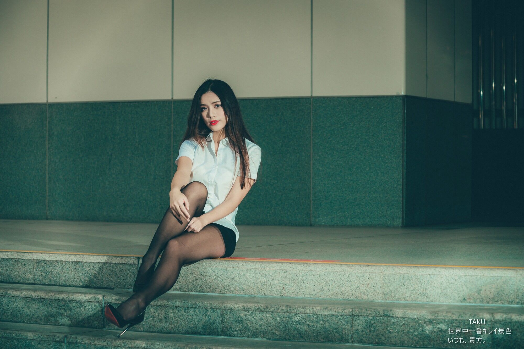 黄书庭 OL黑絲外拍-图43