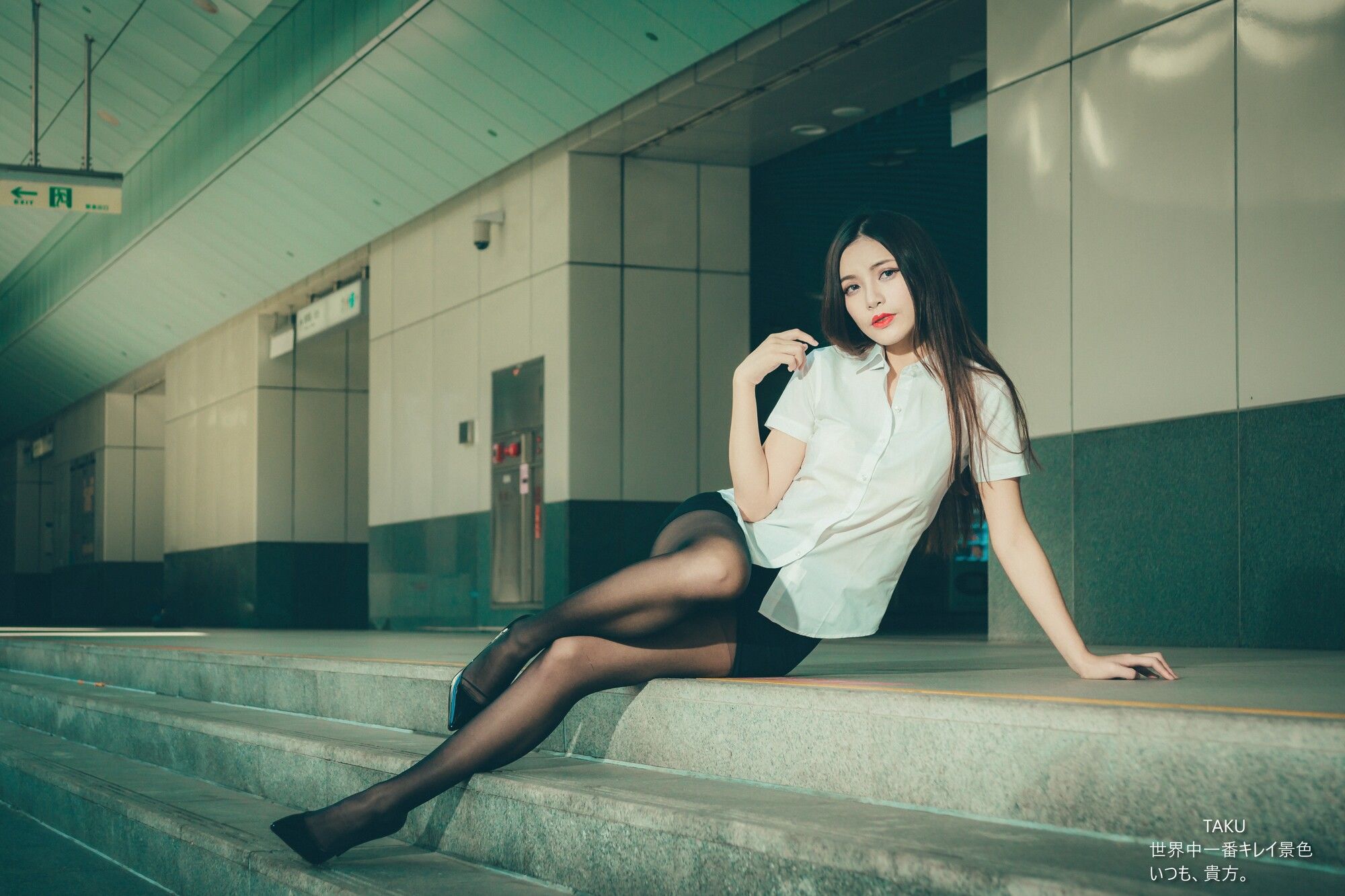 黄书庭 OL黑絲外拍-图5