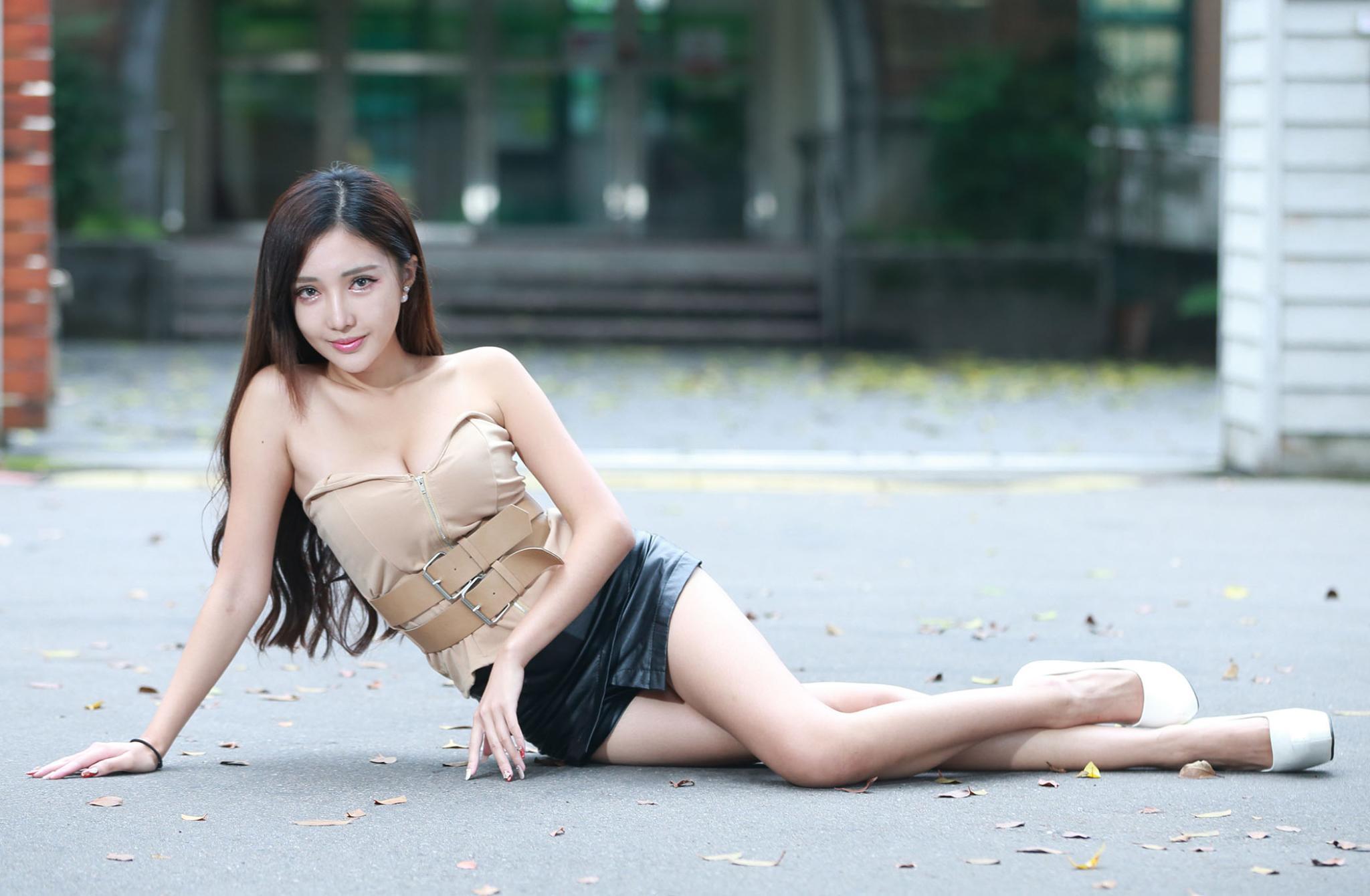 赵芸《超短皮裙美腿图片合集》-图36