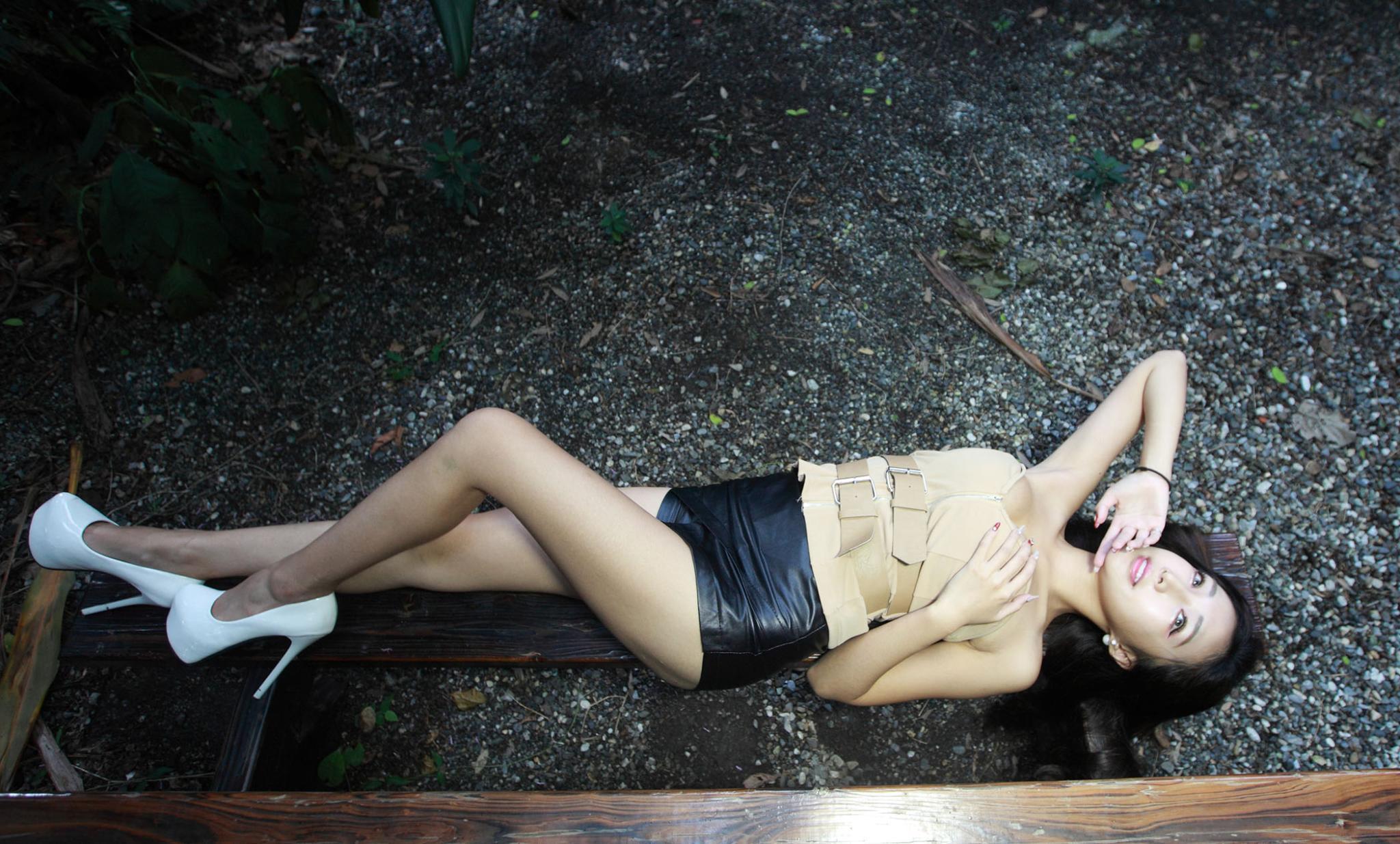 赵芸《超短皮裙美腿图片合集》-图6