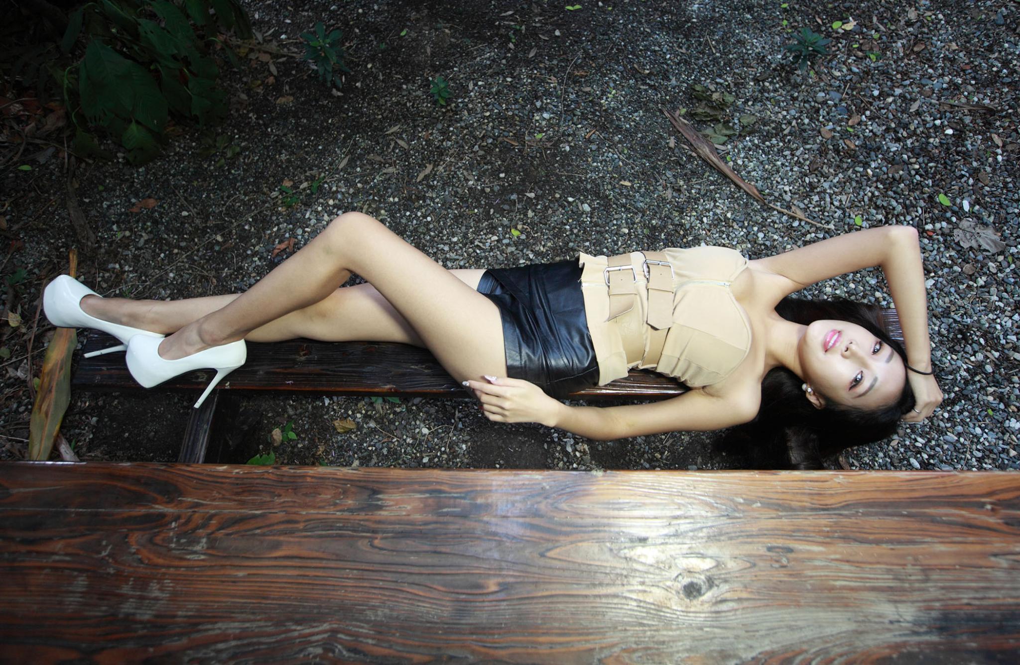 赵芸《超短皮裙美腿图片合集》-图7