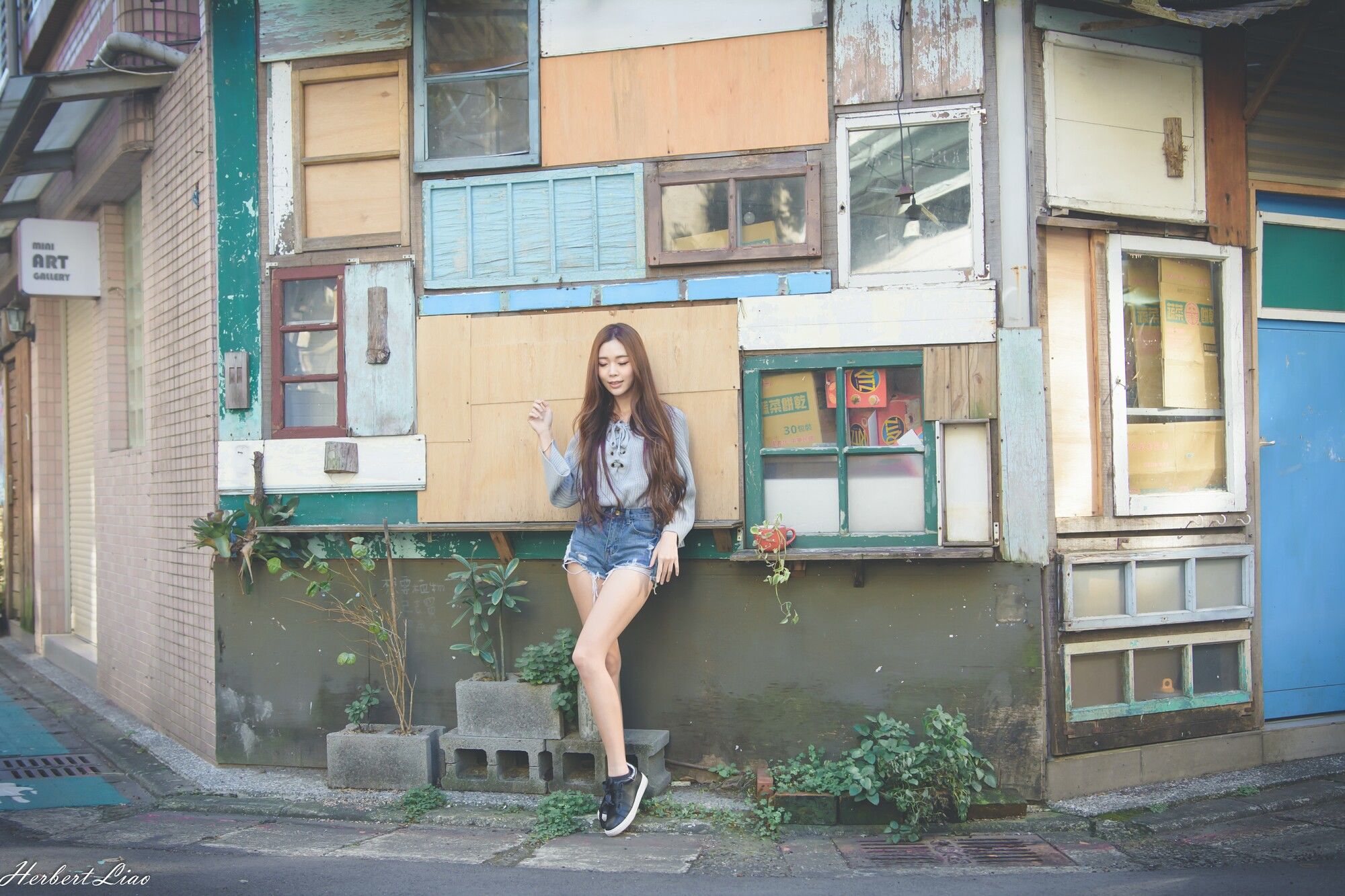 黄上晏Rubis《古亭站周邊~牛仔热裤街拍》-图1