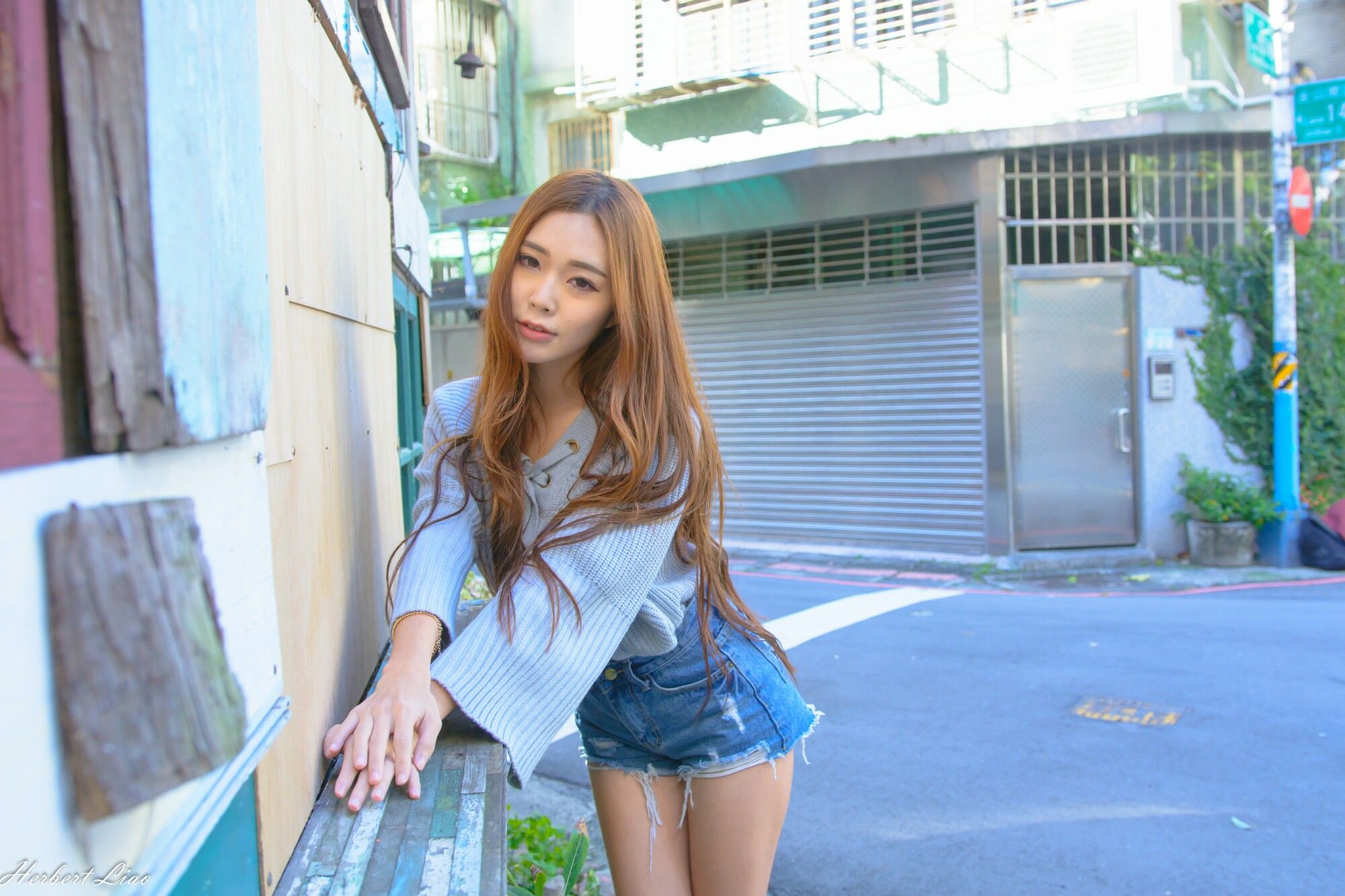 黄上晏Rubis《古亭站周邊~牛仔热裤街拍》-图3