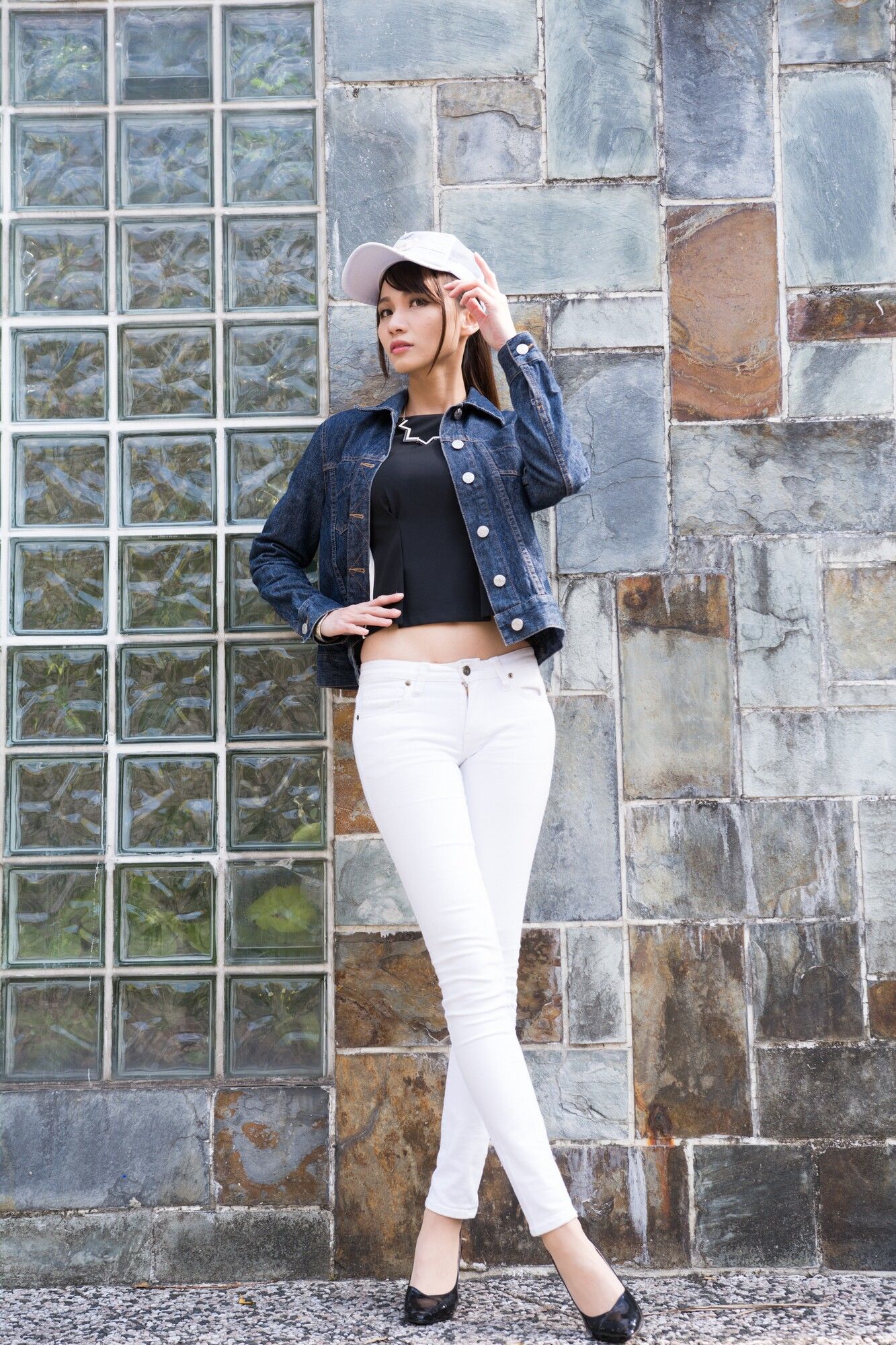 蔡译心《信義區周邊》 牛仔+紧身裤-图0