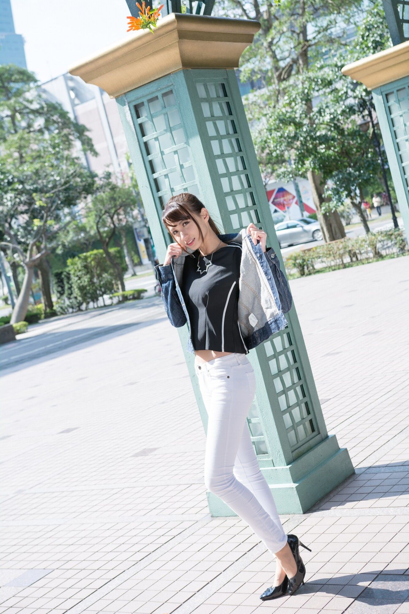 蔡译心《信義區周邊》 牛仔+紧身裤-图24