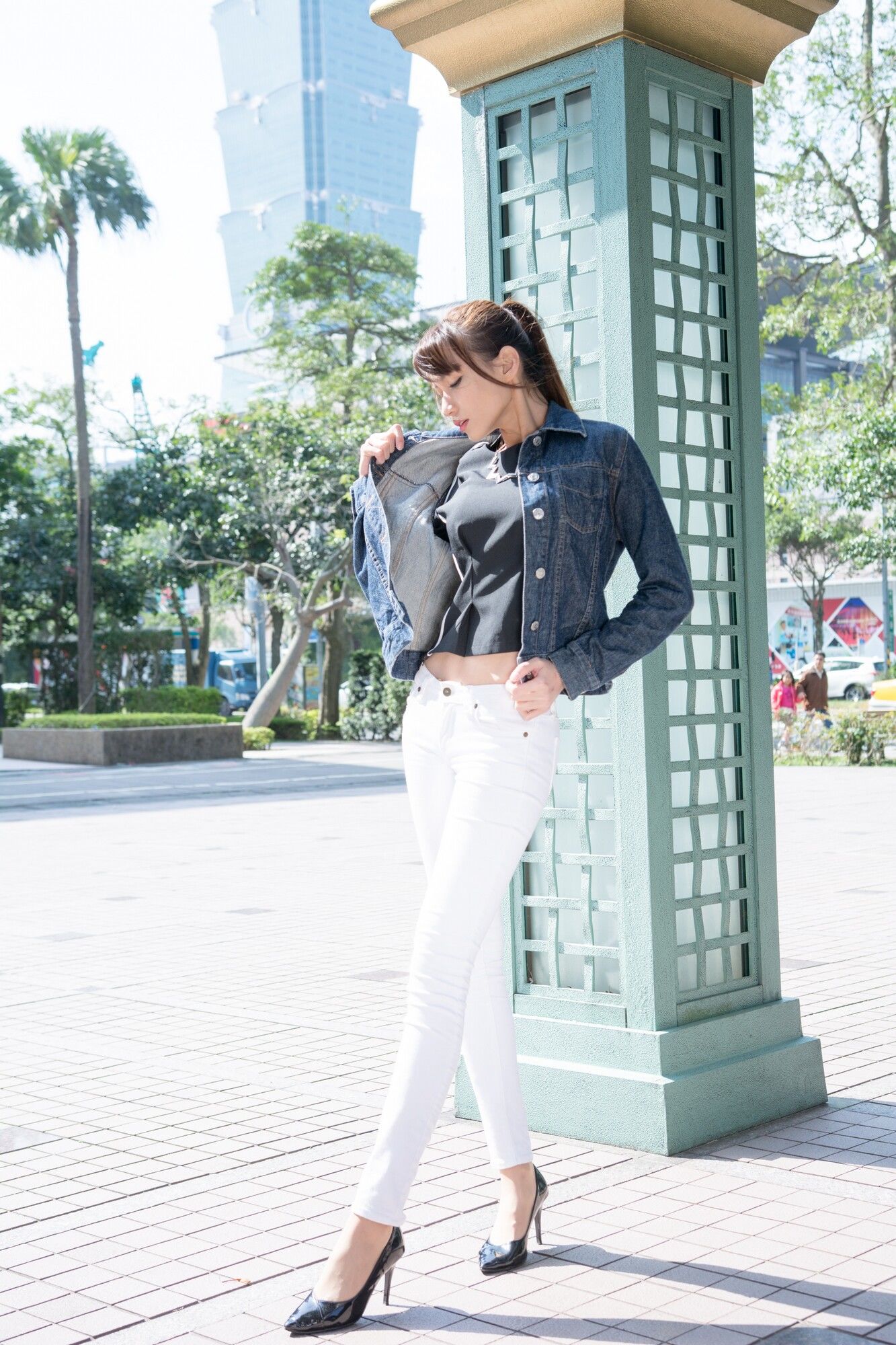 蔡译心《信義區周邊》 牛仔+紧身裤-图28