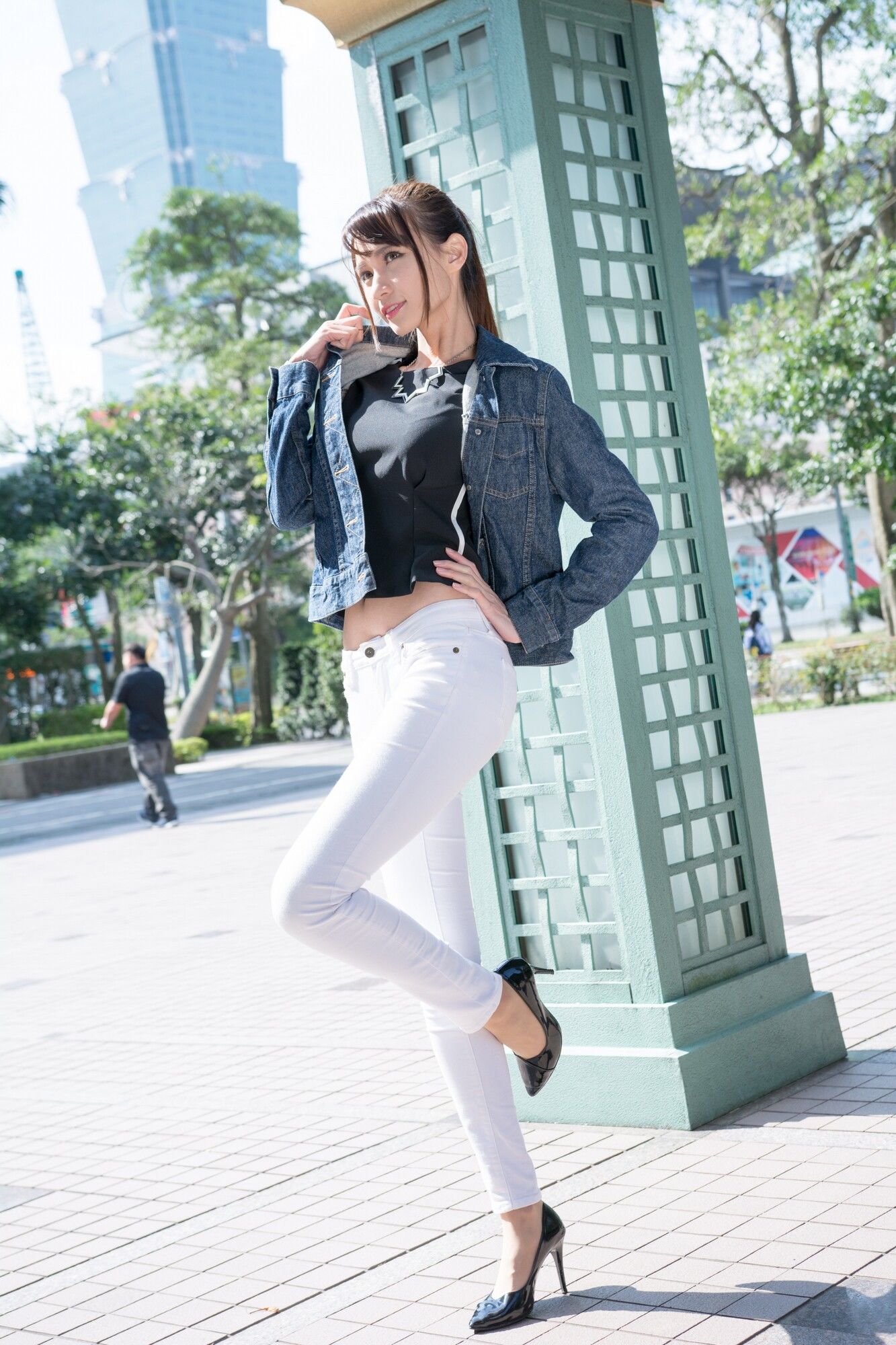 蔡译心《信義區周邊》 牛仔+紧身裤-图56