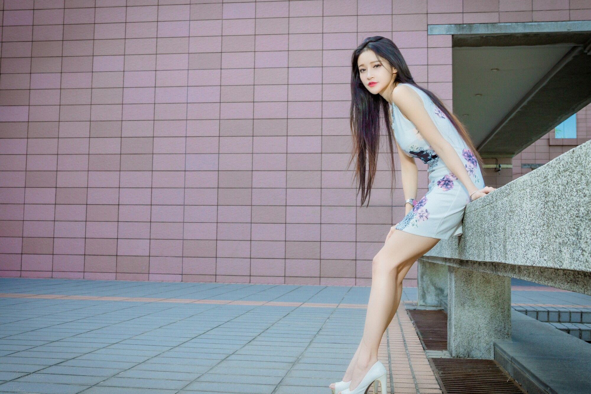 詹艾葳Avril《黑白双色女神街拍》-图1