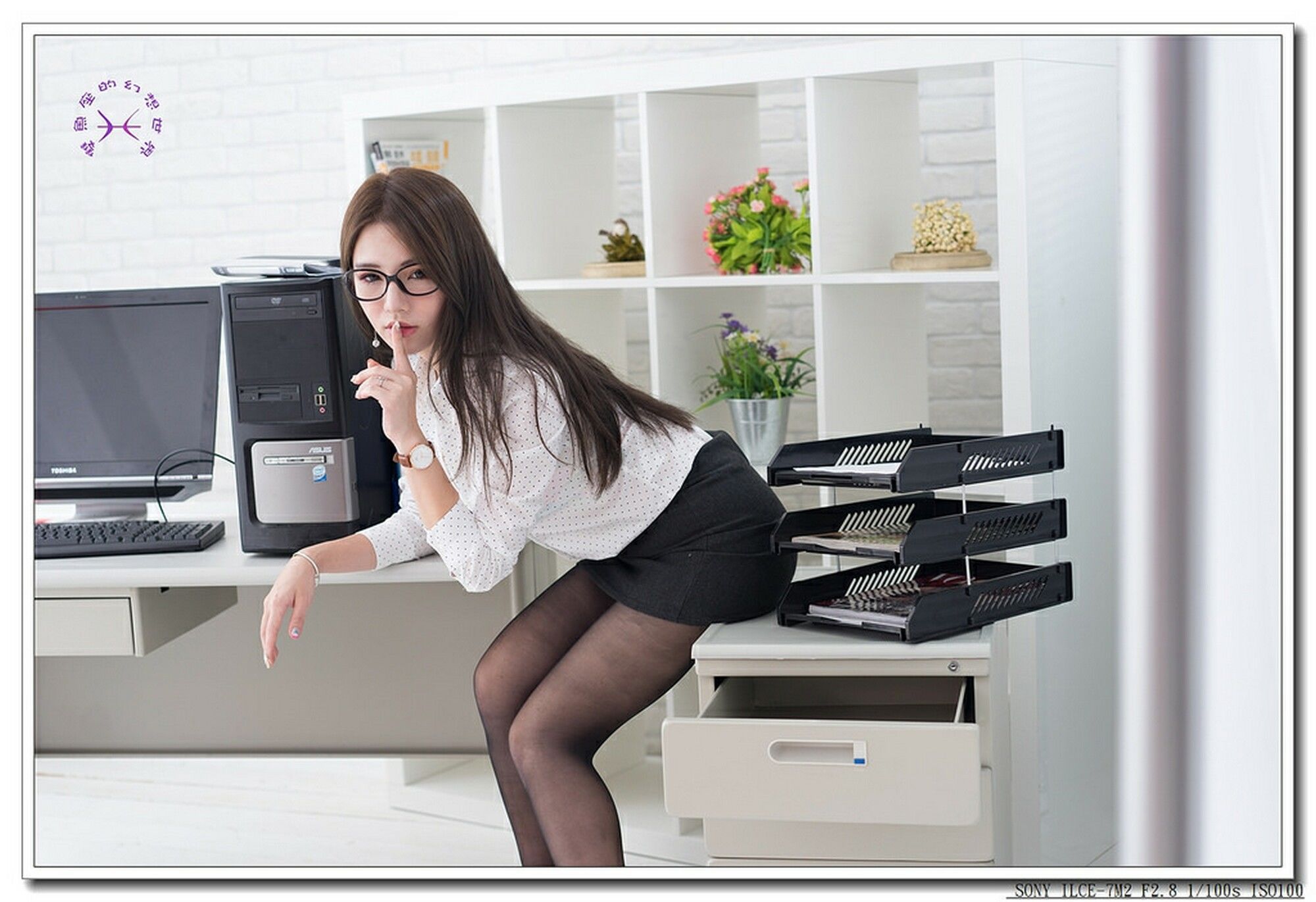 周盈欣Dora《办公室黑丝小秘》-图44