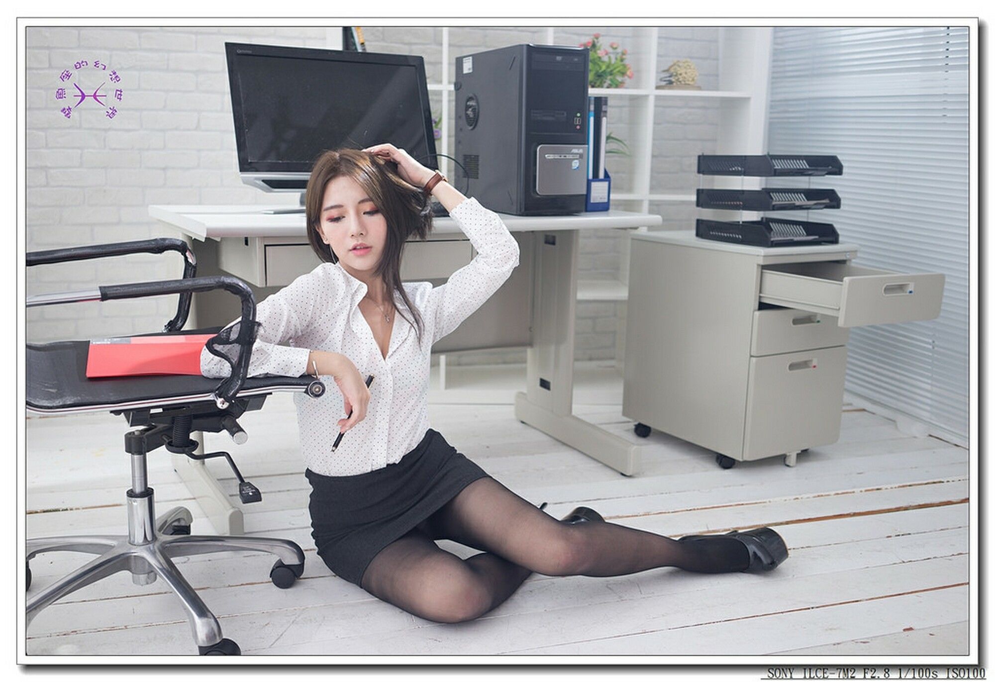 周盈欣Dora《办公室黑丝小秘》-图51