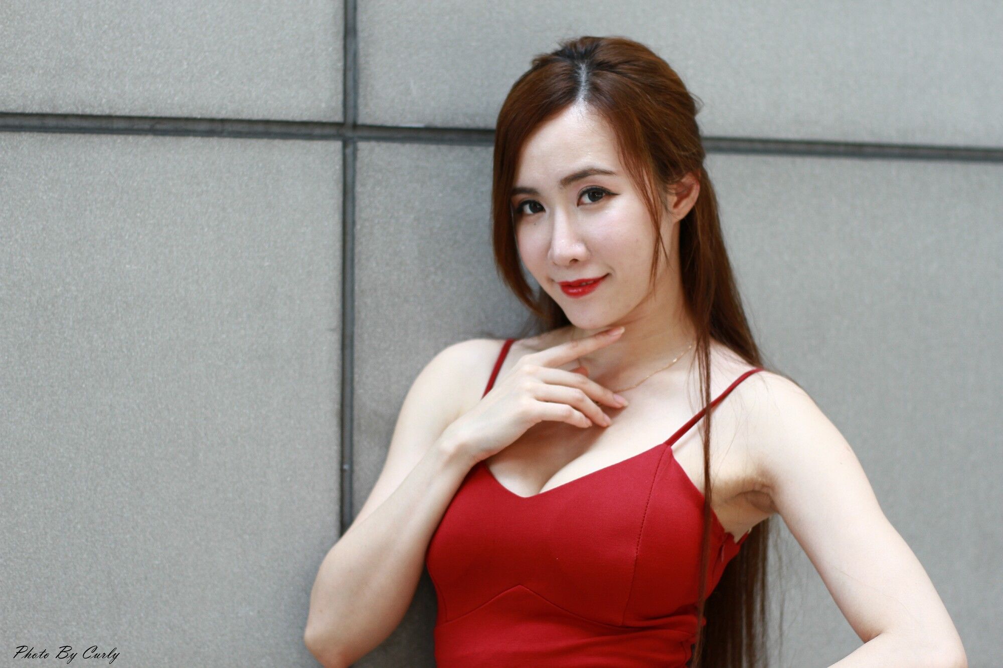 Dora妍希《高雄巨蛋~吊带包臀红裙》-图45