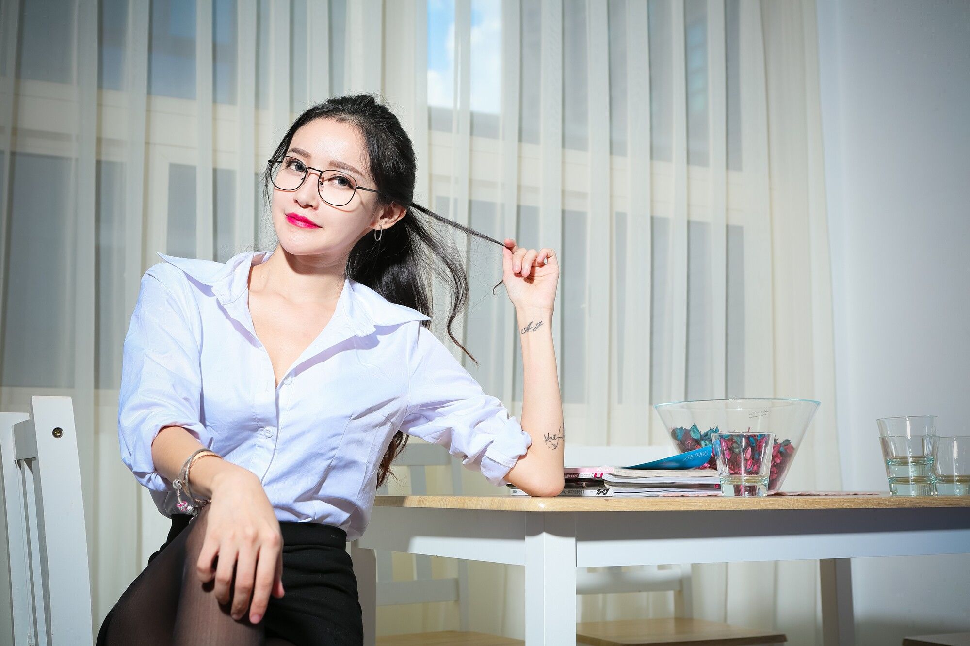 艾葳Avril《性感OL黑丝与包臀内衣美胸秀》-图35