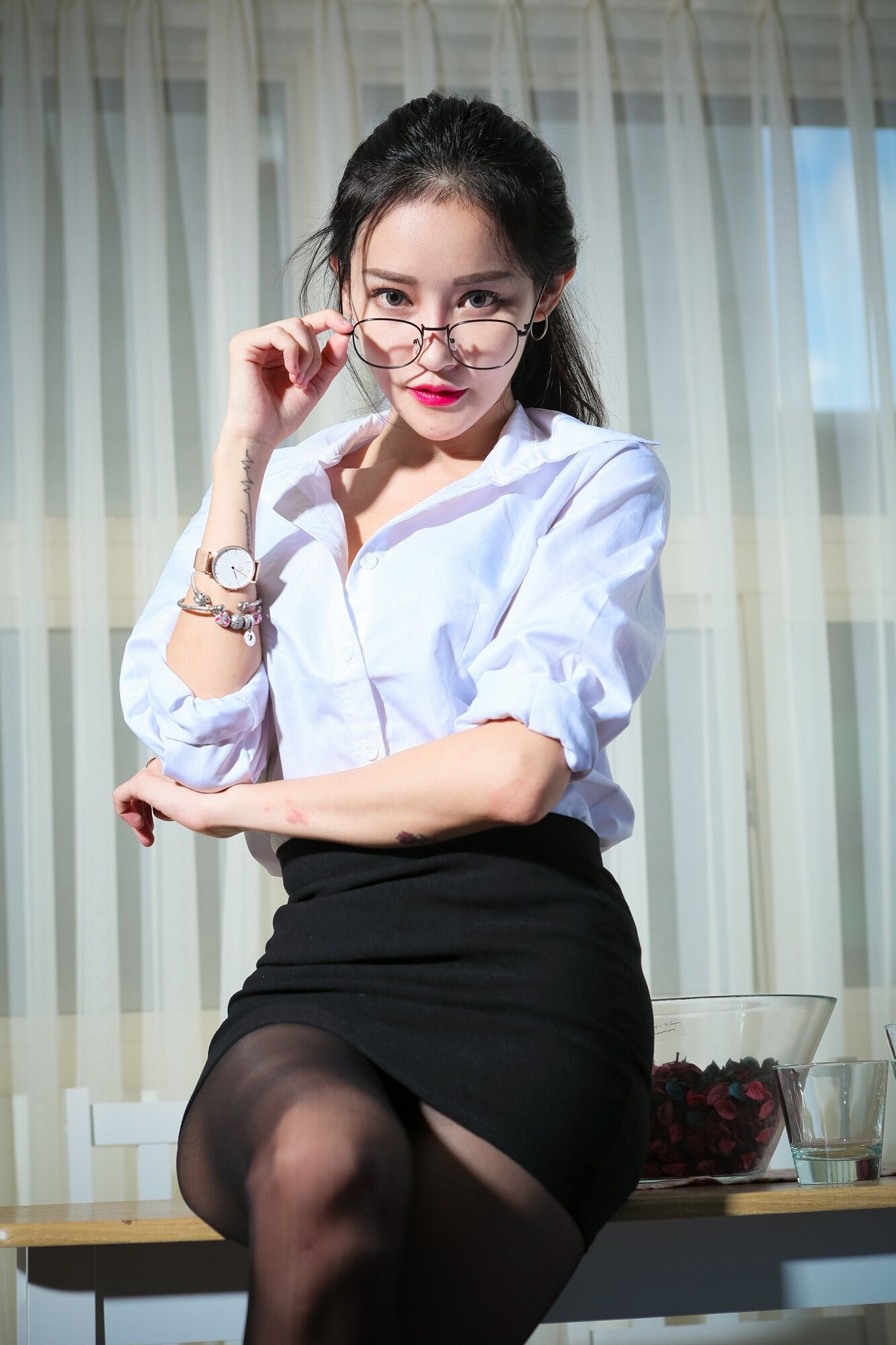 艾葳Avril《性感OL黑丝与包臀内衣美胸秀》-图97