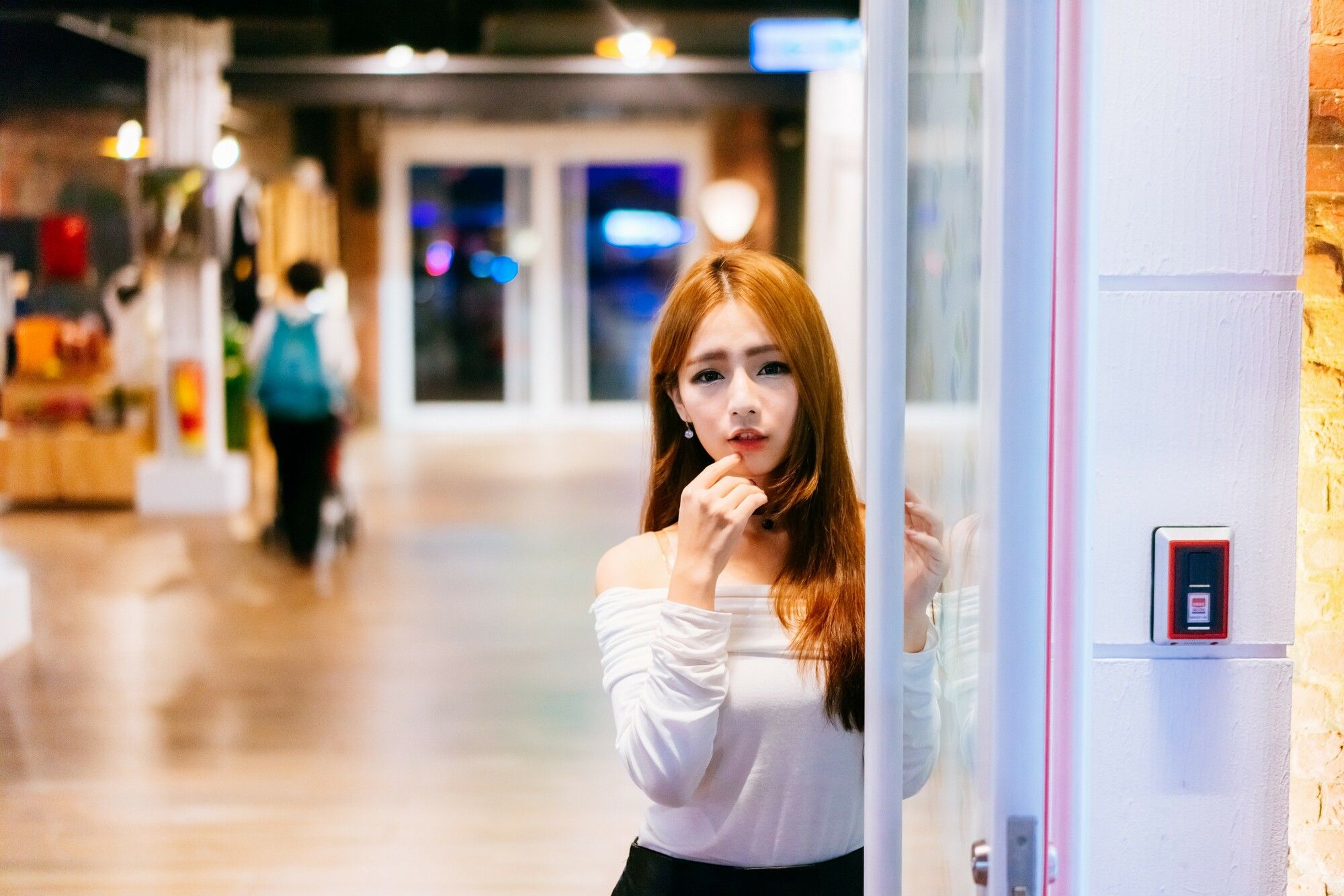 Dora周盈欣 街拍长靴黑丝皮裙-图26