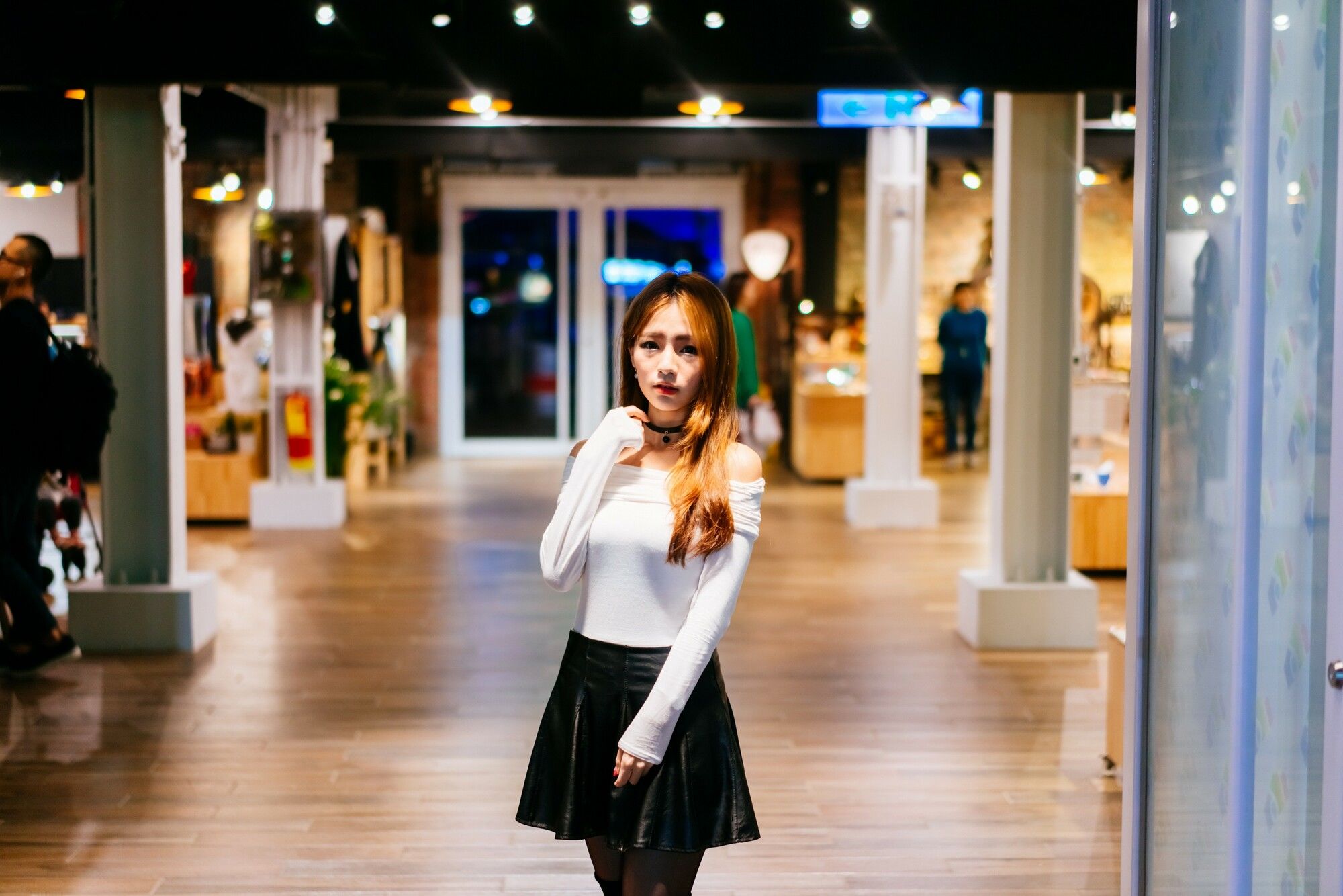 Dora周盈欣 街拍长靴黑丝皮裙-图28