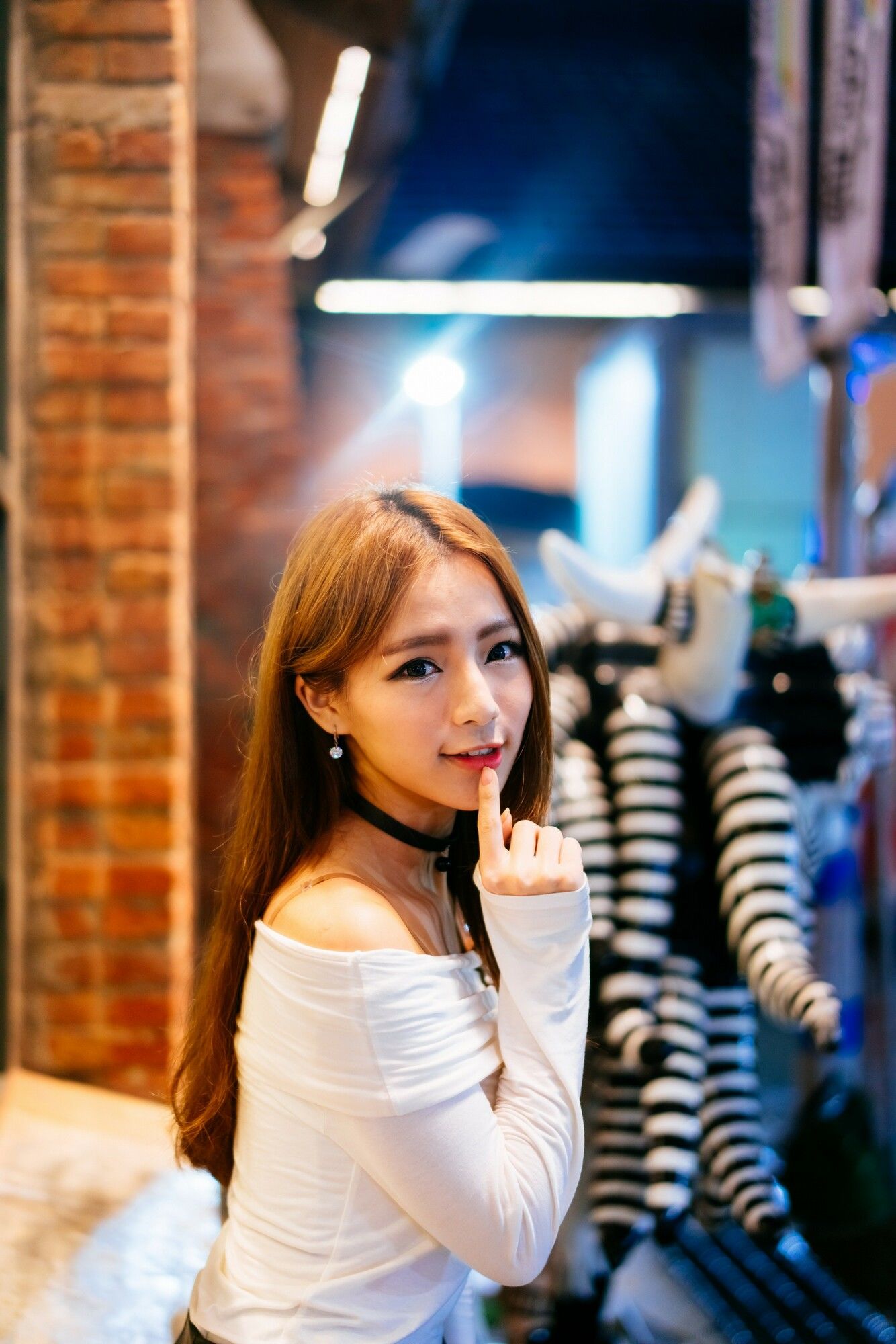 Dora周盈欣 街拍长靴黑丝皮裙-图31