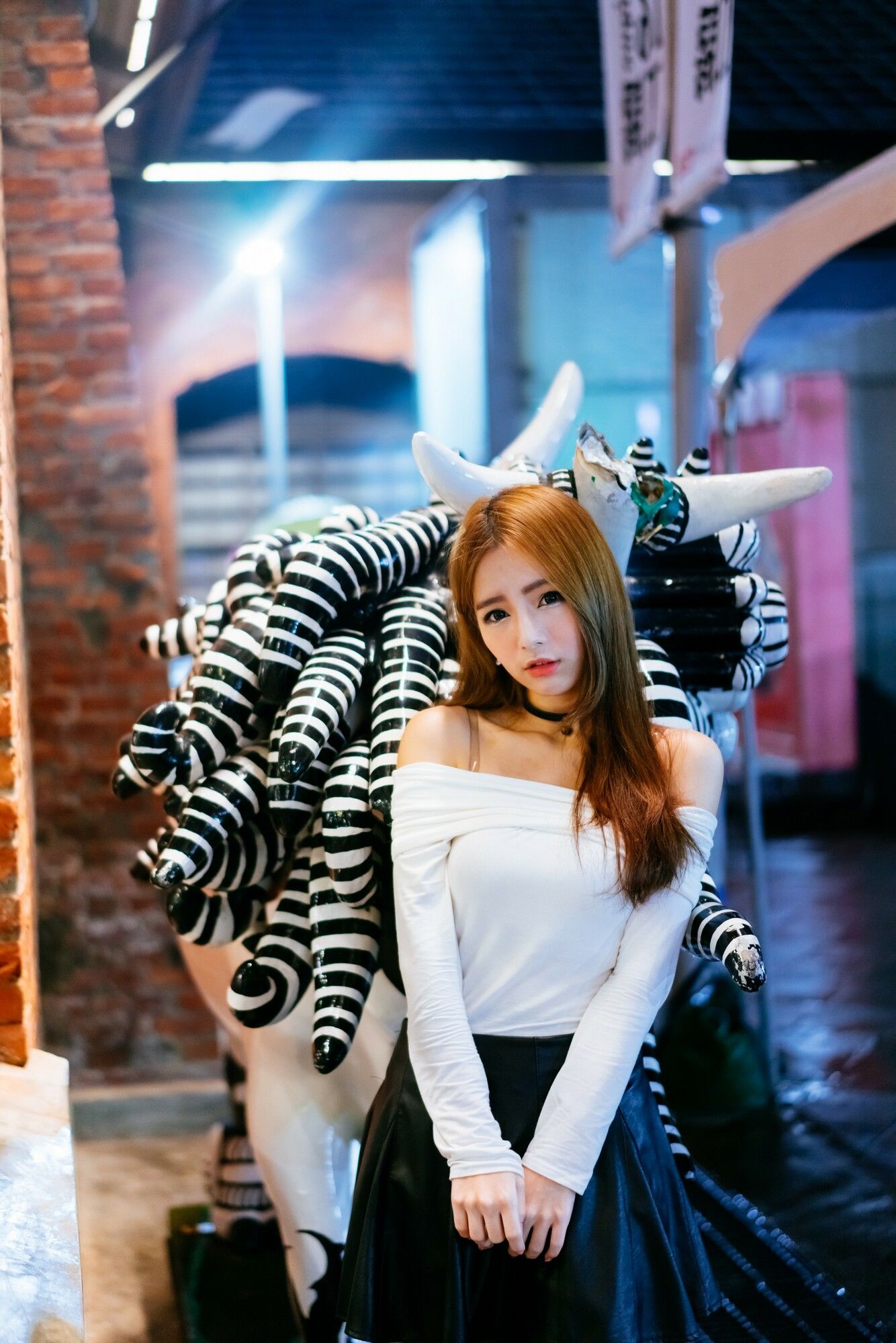 Dora周盈欣 街拍长靴黑丝皮裙-图34