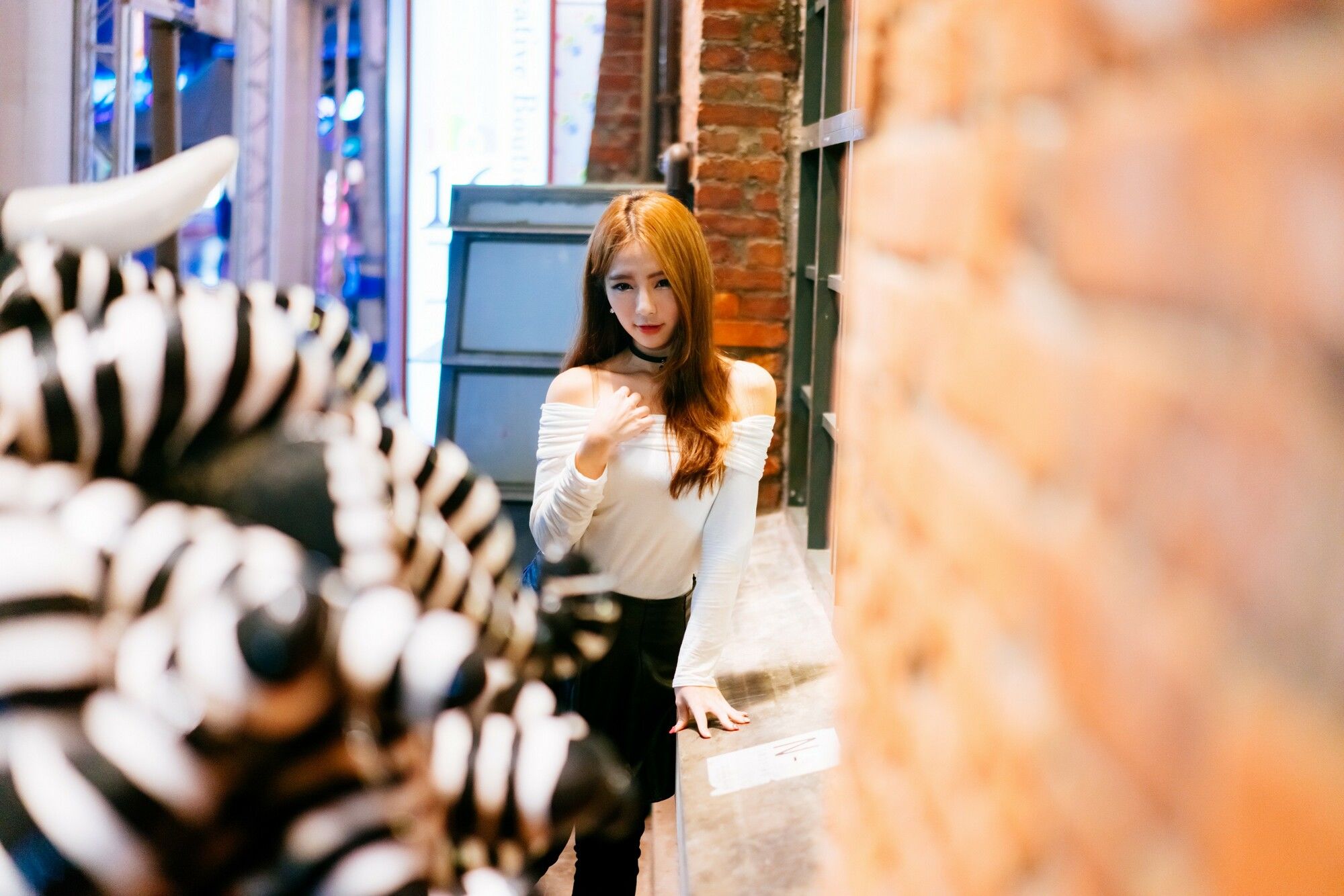 Dora周盈欣 街拍长靴黑丝皮裙-图36