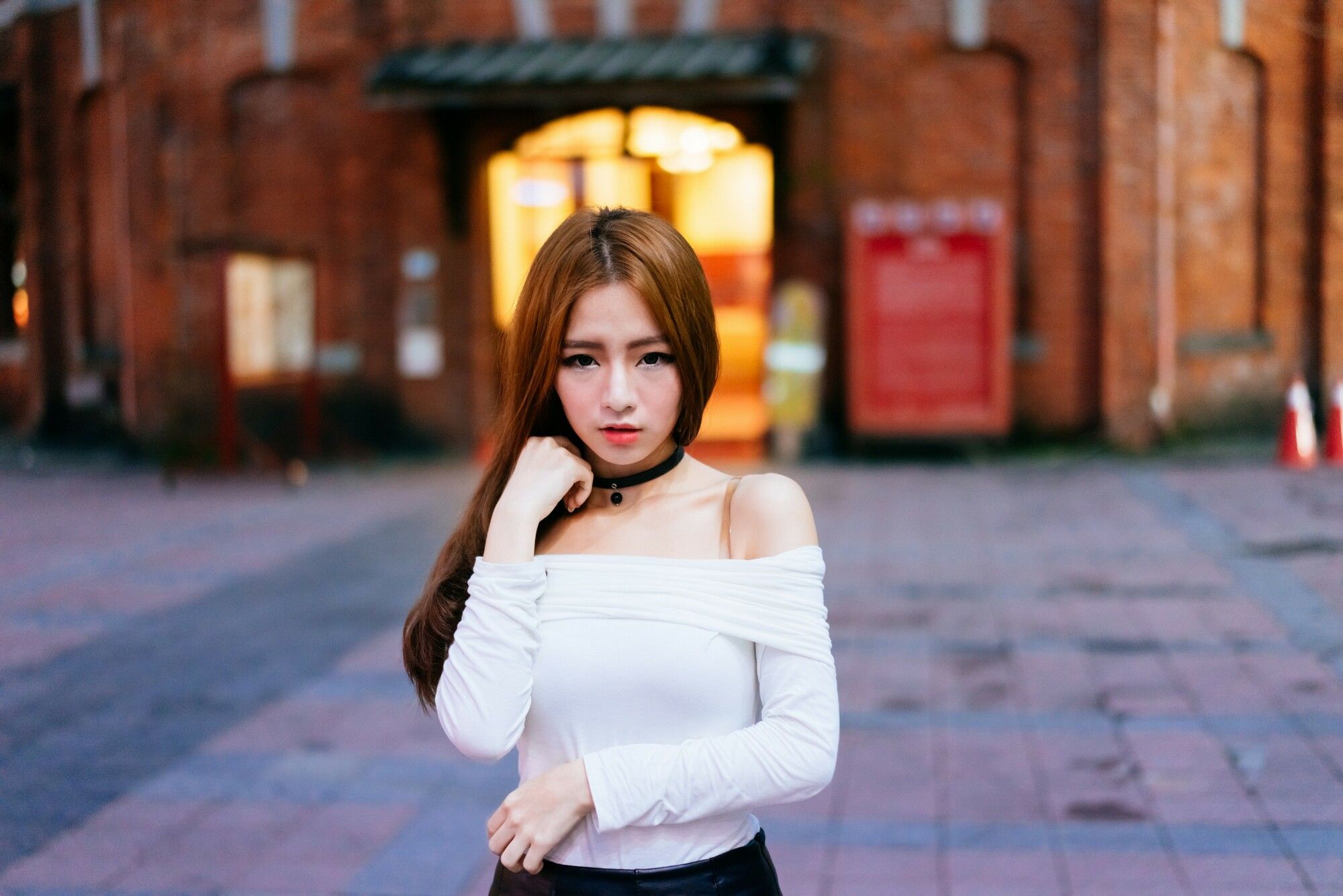 Dora周盈欣 街拍长靴黑丝皮裙-图4