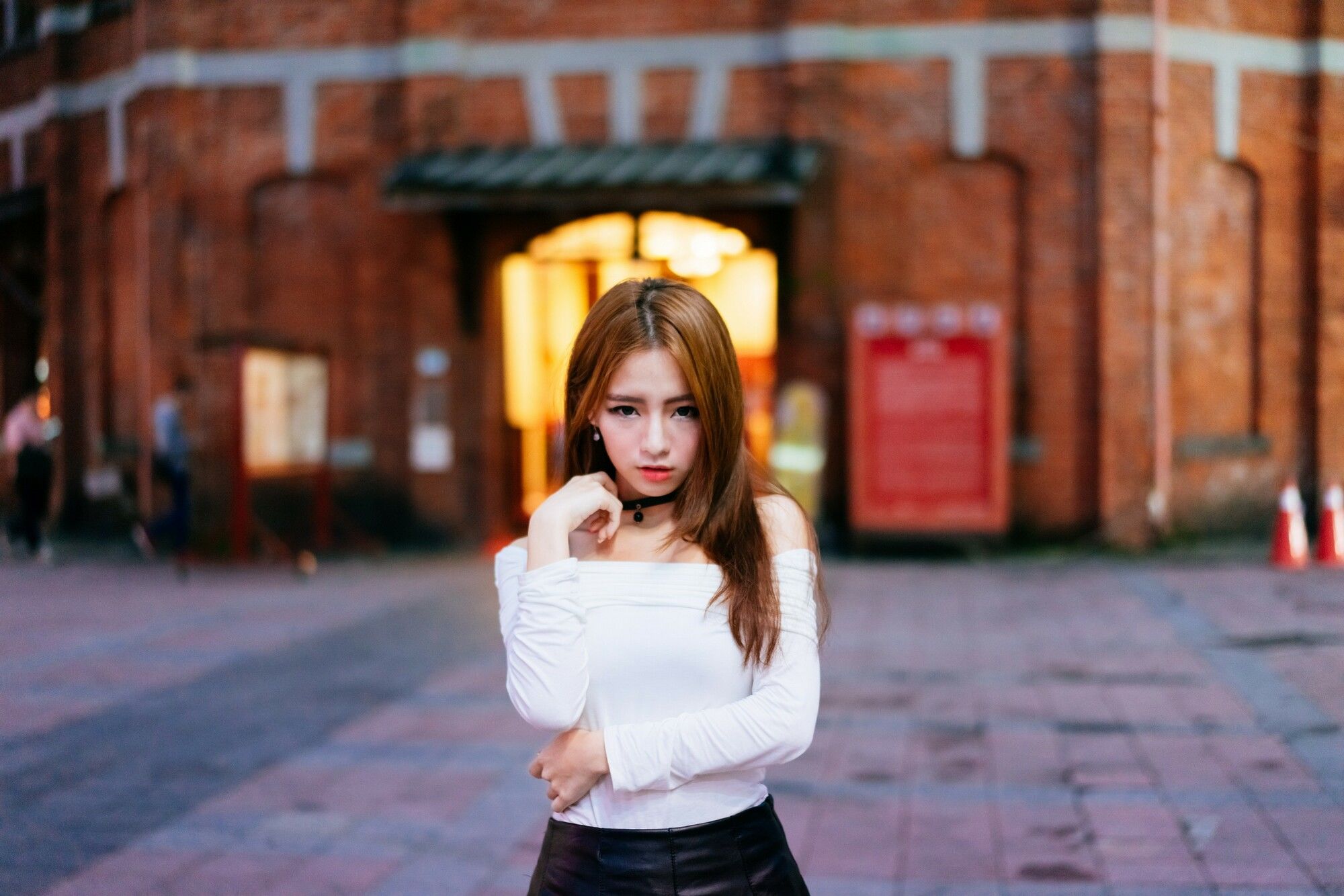 Dora周盈欣 街拍长靴黑丝皮裙-图5