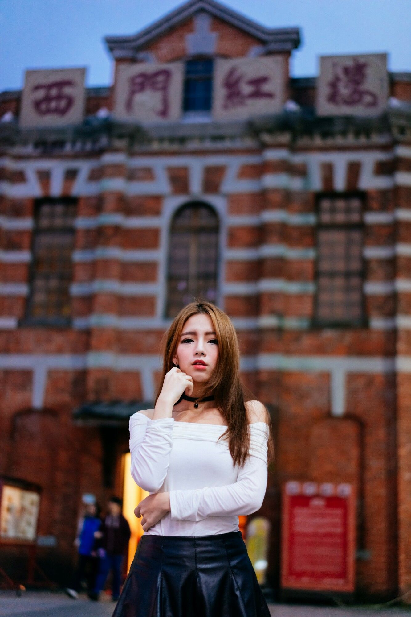 Dora周盈欣 街拍长靴黑丝皮裙-图6