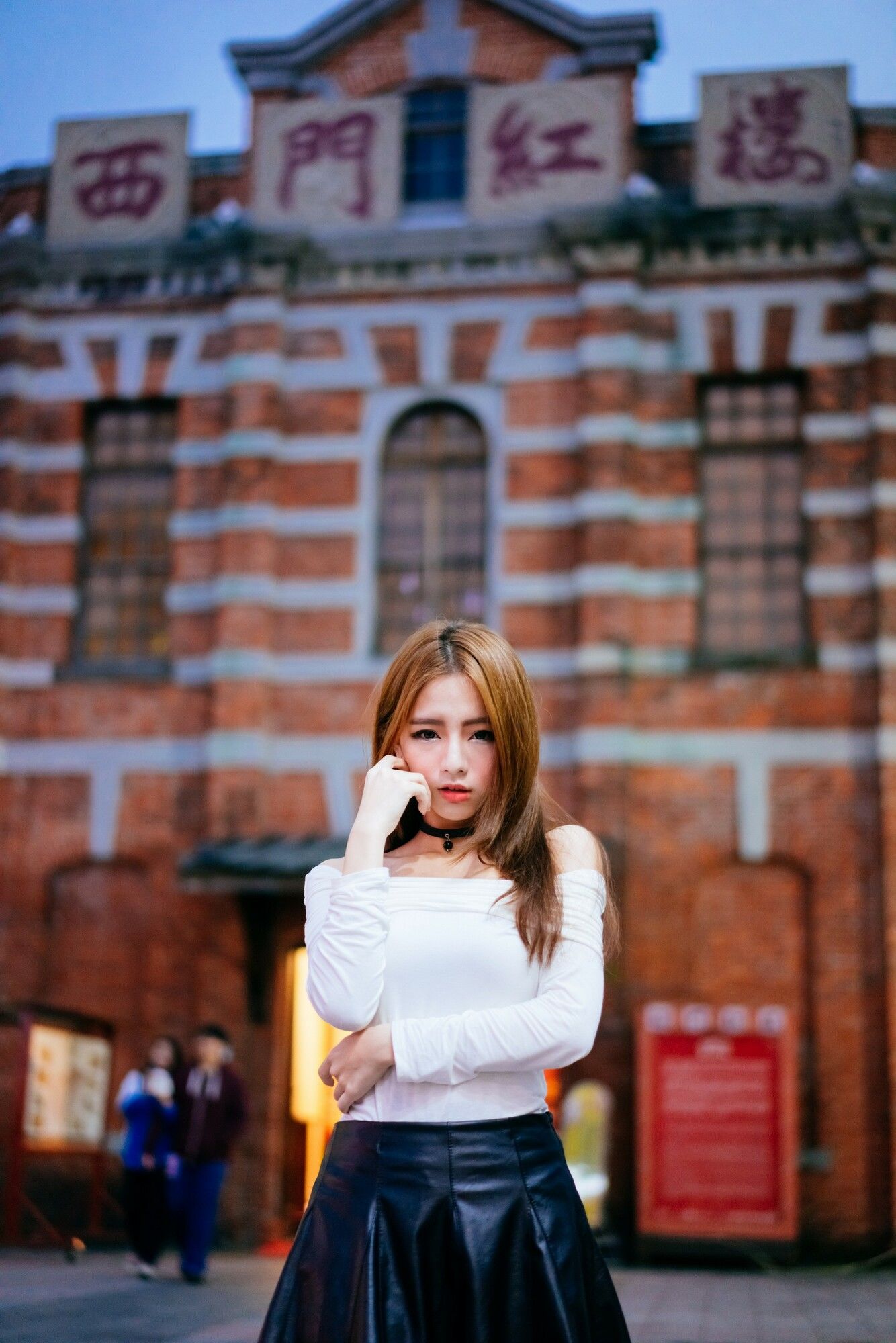 Dora周盈欣 街拍长靴黑丝皮裙-图7