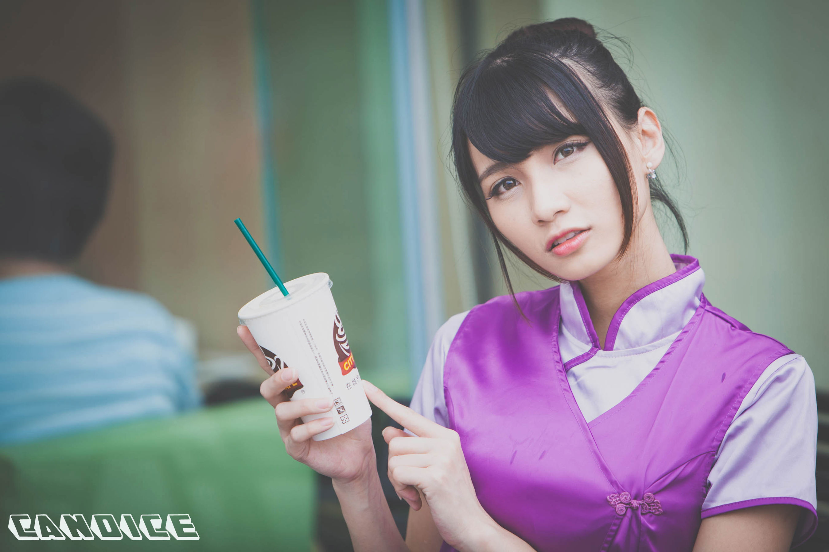 蔡译心Candice《空姐黑丝街拍》-图11