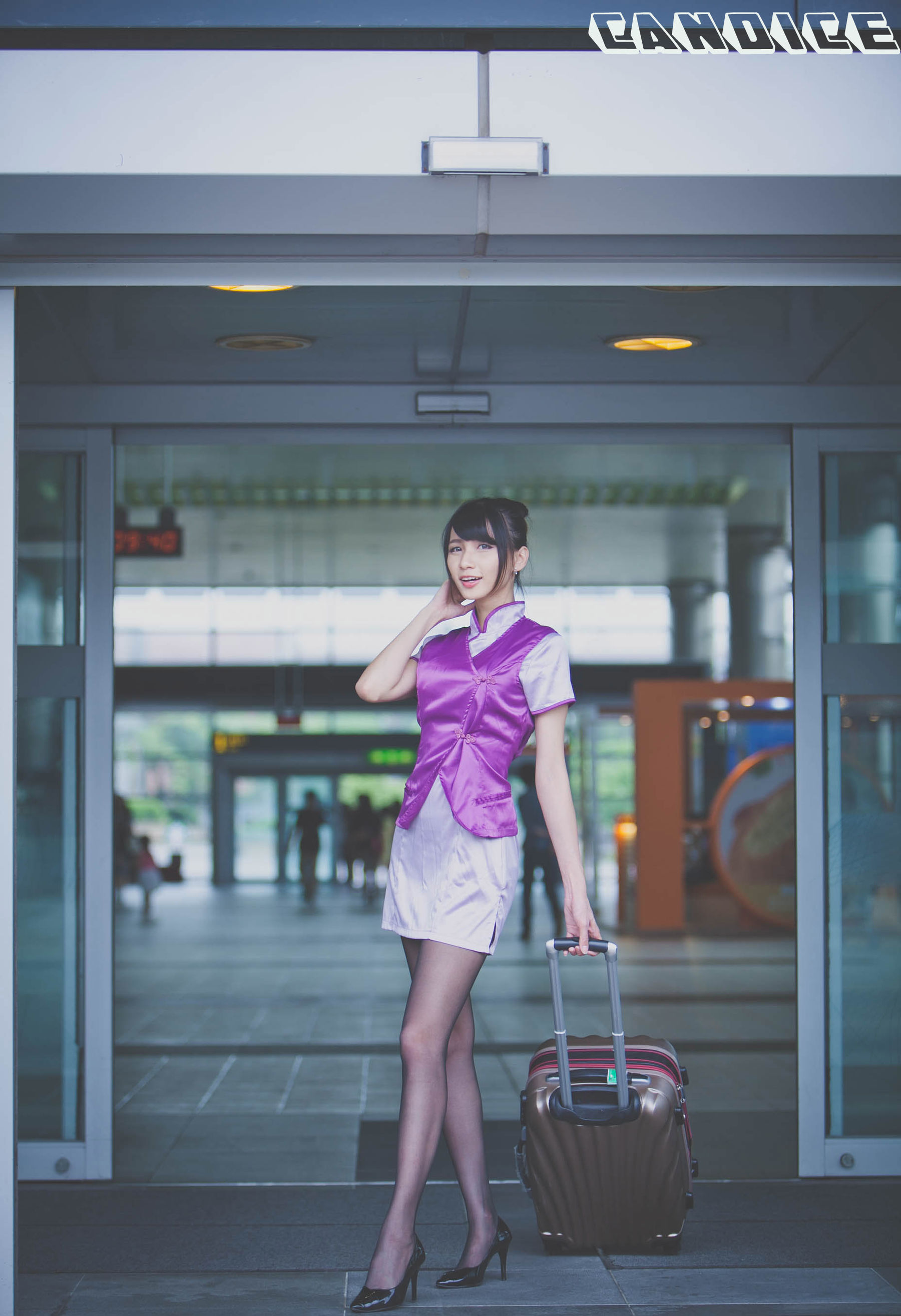 蔡译心Candice《空姐黑丝街拍》-图16