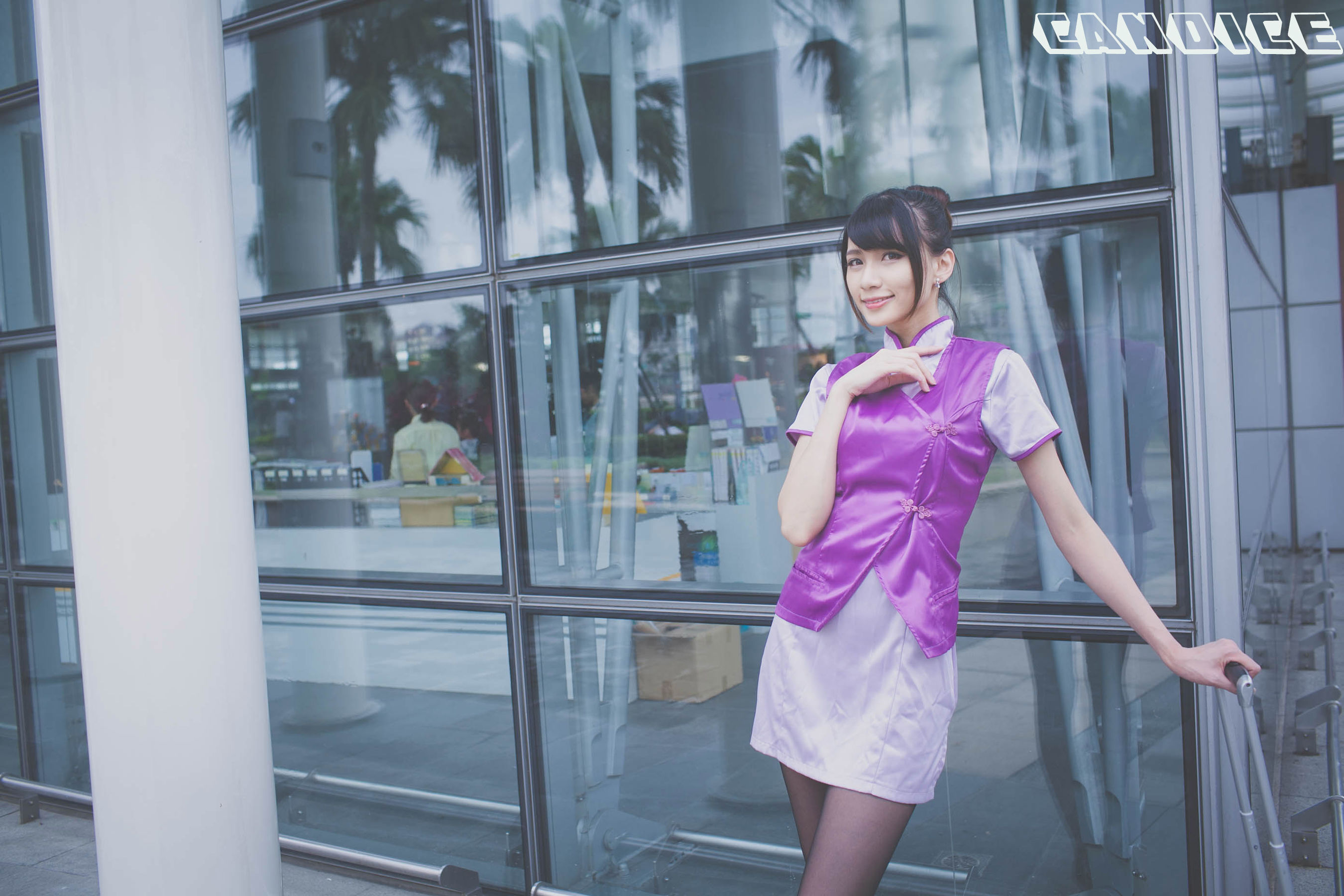 蔡译心Candice《空姐黑丝街拍》-图3