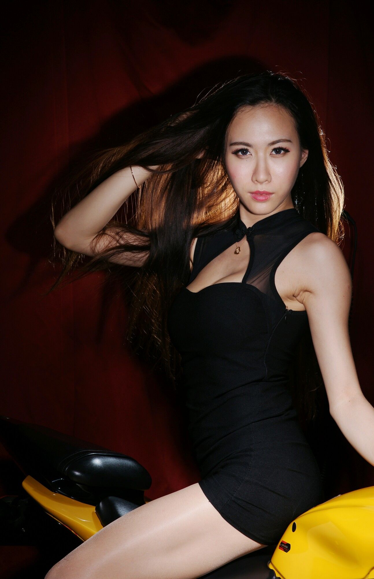 Dora妍希 棚拍+室拍（4套服装）-图1