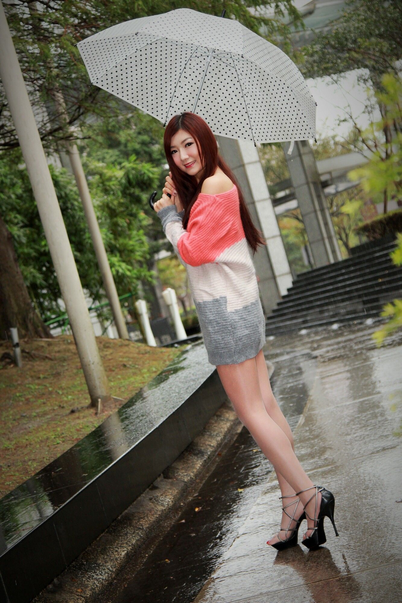 Michelle小羽《信義區外拍2套服装》-图2