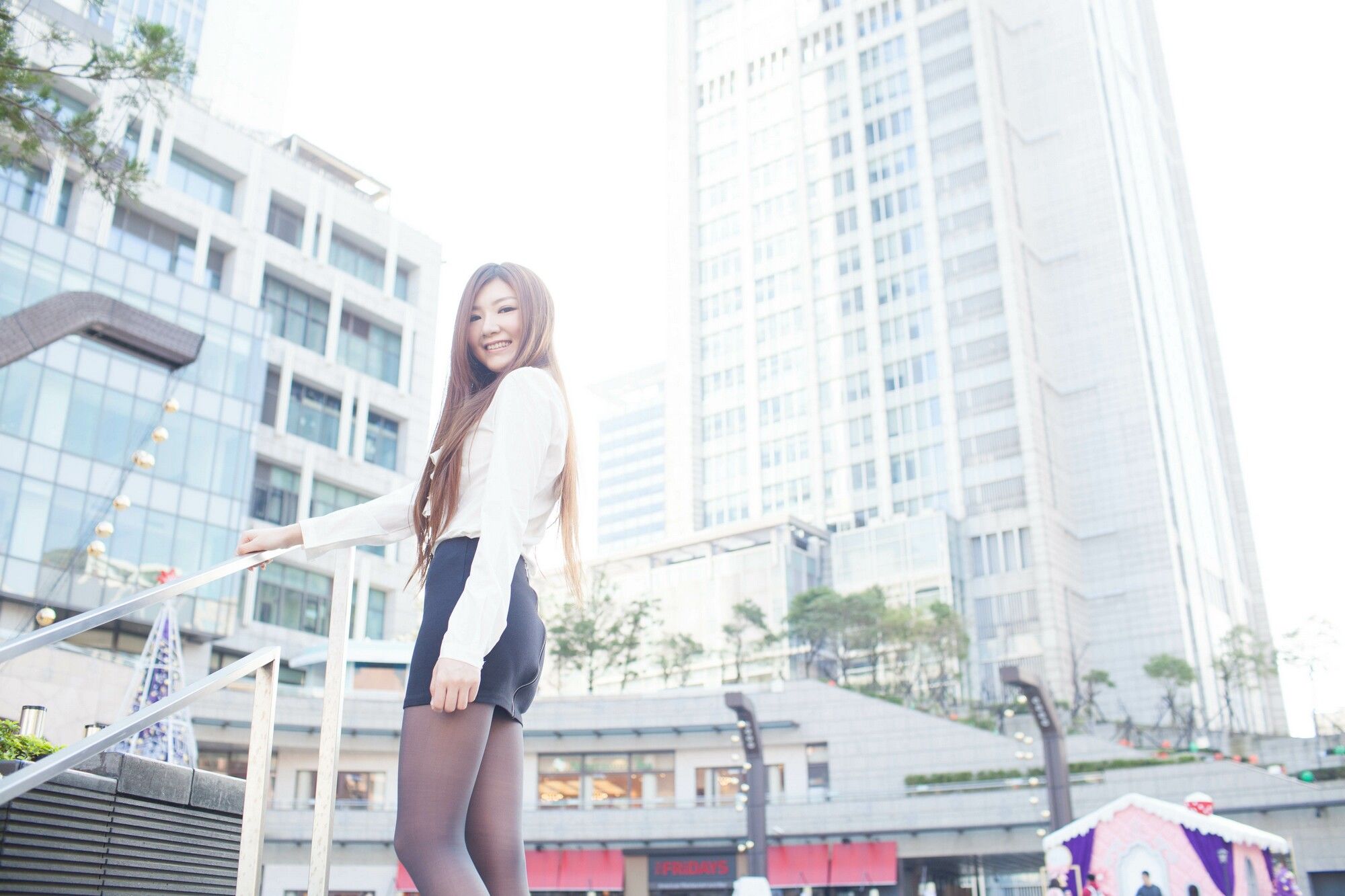 Michelle小羽/谢馥羽《信義區街拍黑丝OL系列》-图2