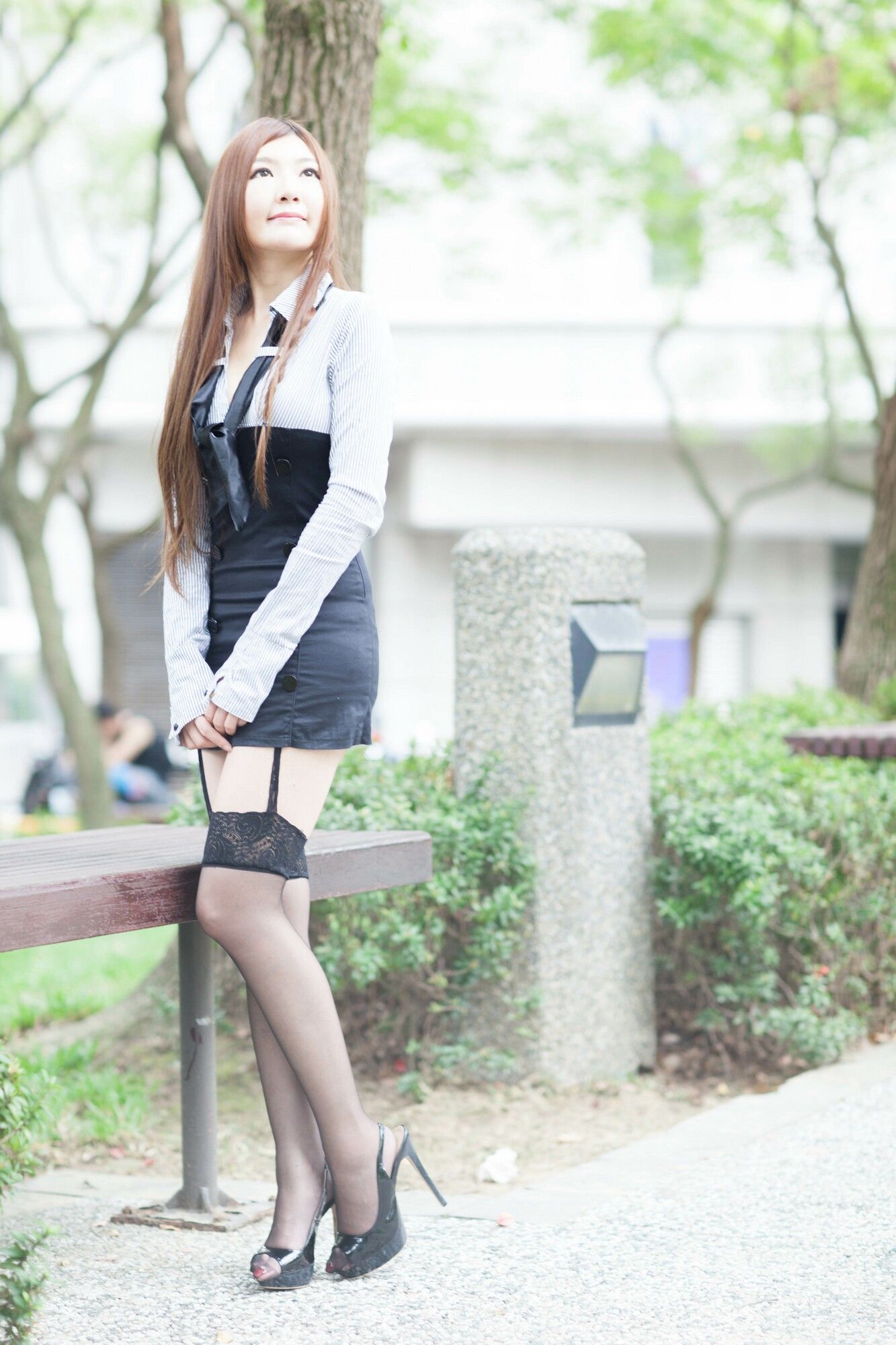 Michelle小羽/谢馥羽《信義區 短裙黑丝街拍》-图34