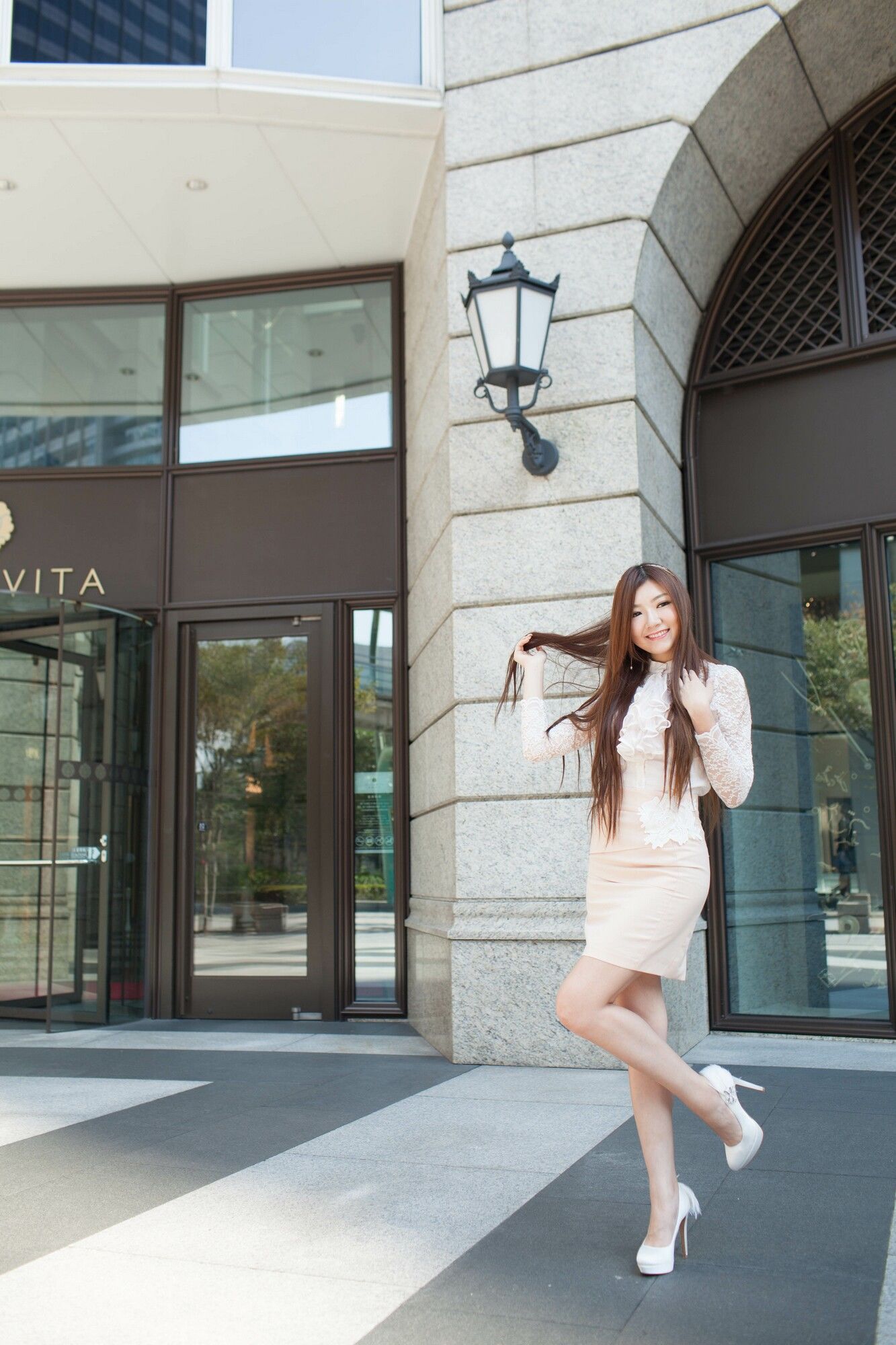 Michelle小羽《信義區街拍 蕾丝+包臀短裙》-图15