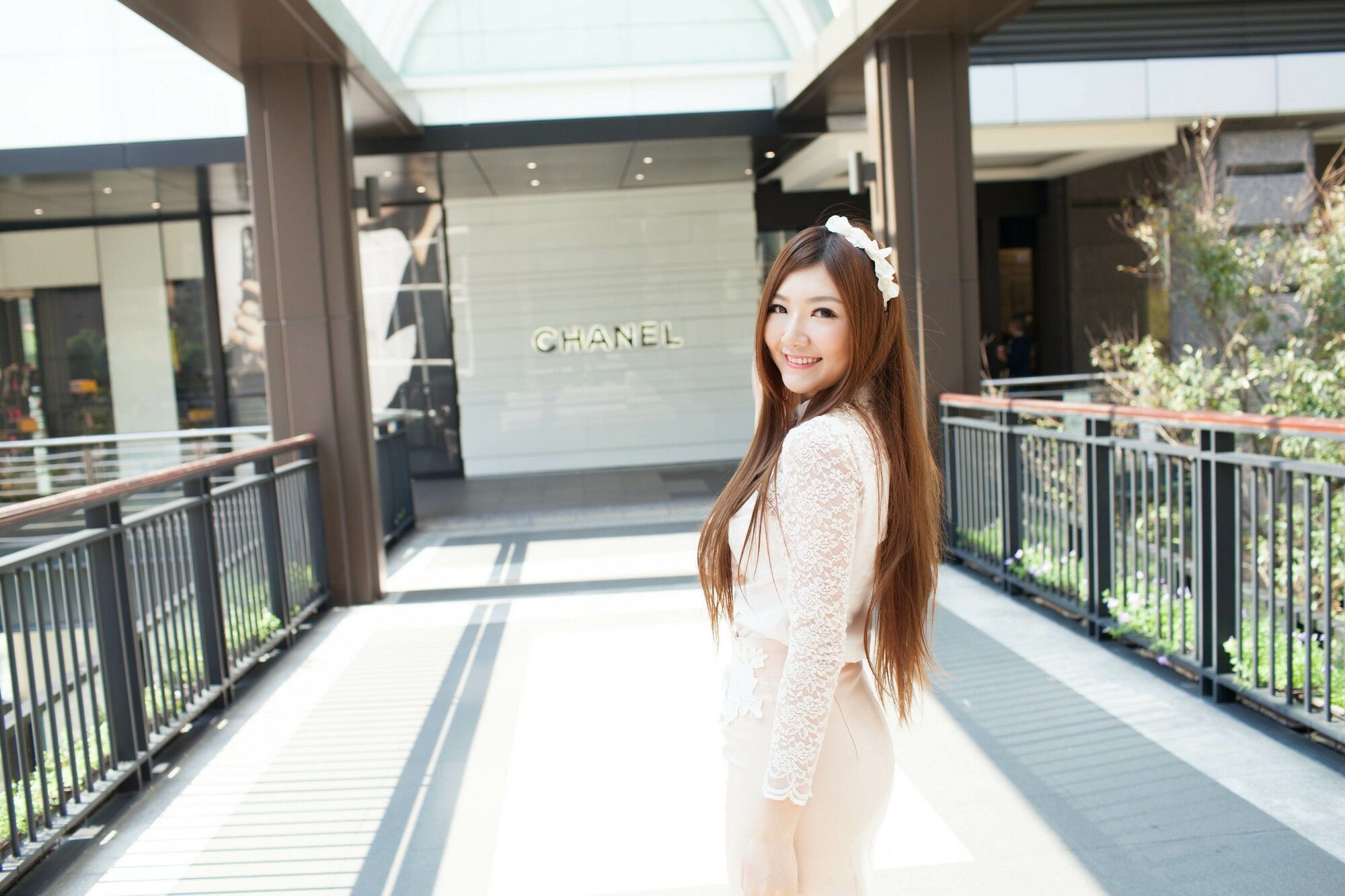 Michelle小羽《信義區街拍 蕾丝+包臀短裙》-图21