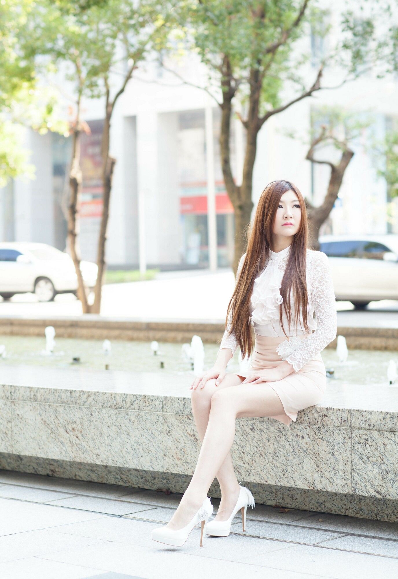 Michelle小羽《信義區街拍 蕾丝+包臀短裙》-图2