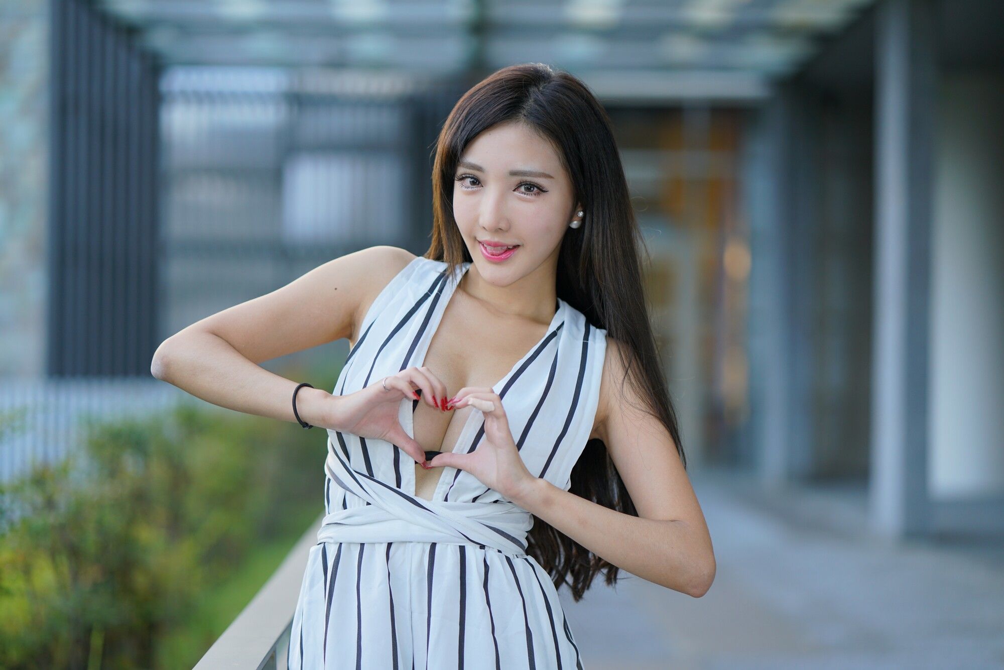 赵芸Syuan《台中美術館》性感街拍-图1