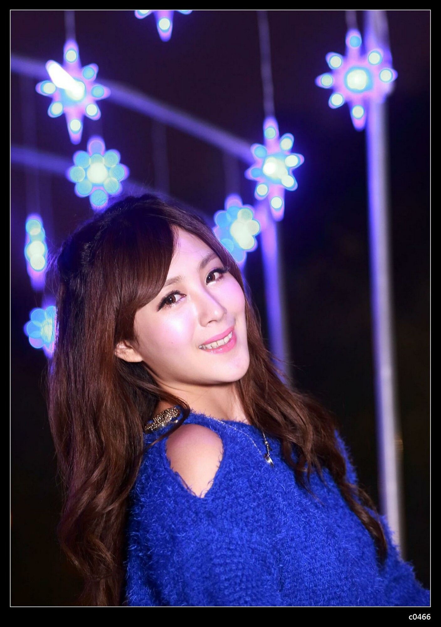 夏晴Miso《圣诞夜黑丝街拍》-图56