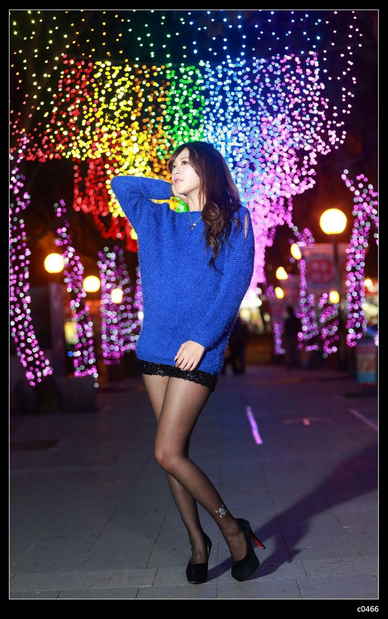 夏晴Miso《圣诞夜黑丝街拍》-图5