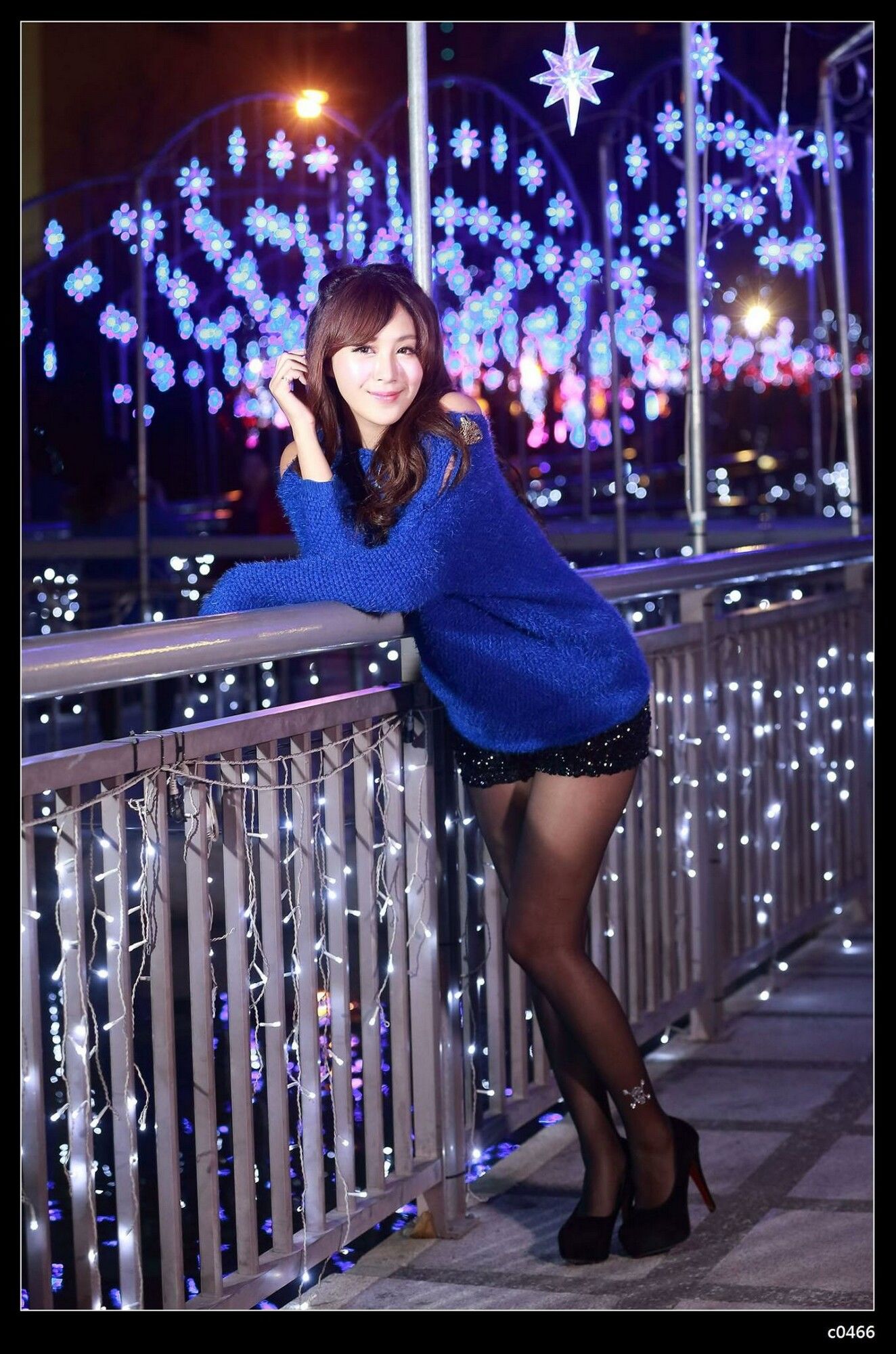 夏晴Miso《圣诞夜黑丝街拍》-图61