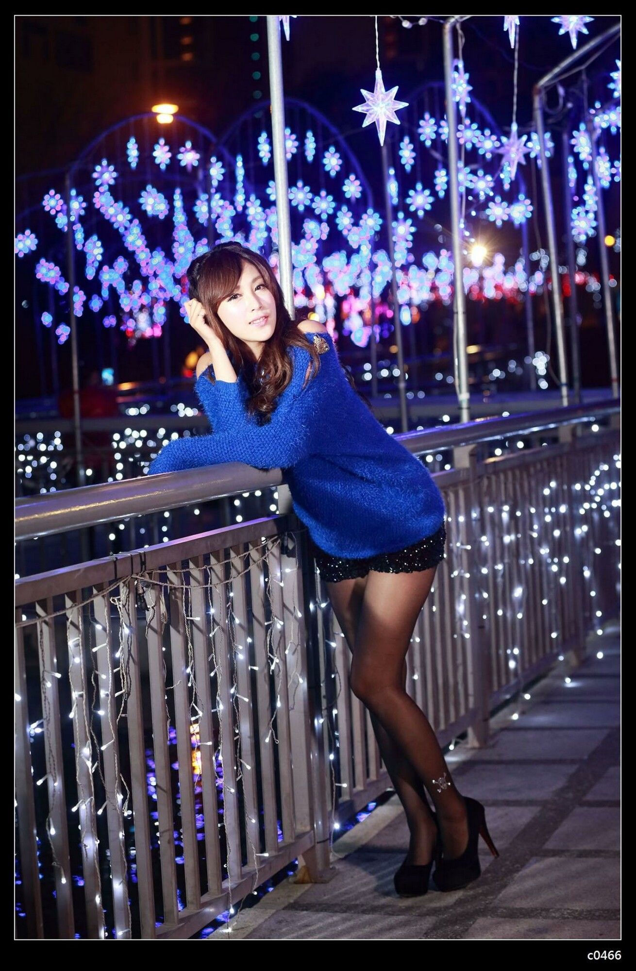 夏晴Miso《圣诞夜黑丝街拍》-图62