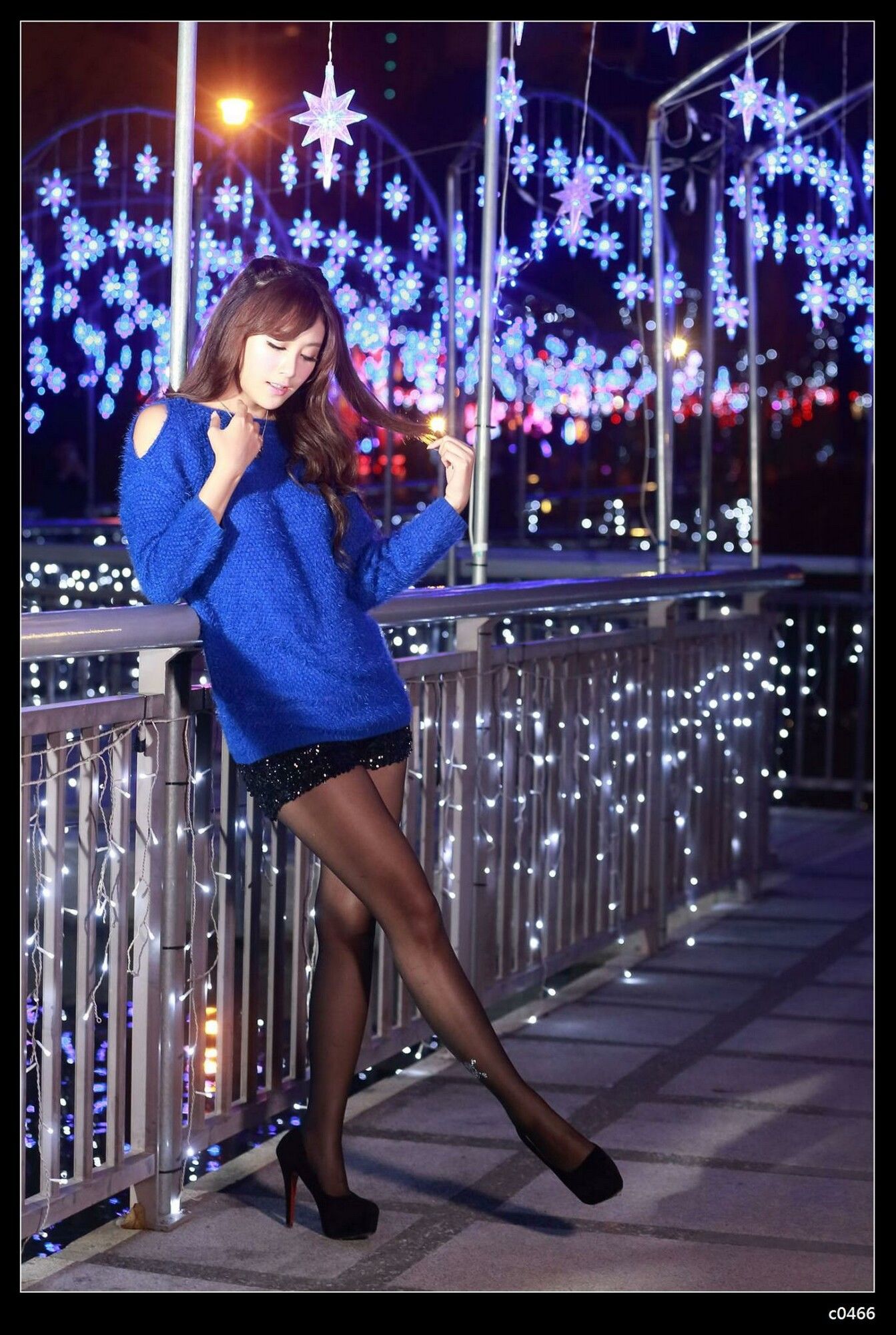 夏晴Miso《圣诞夜黑丝街拍》-图74