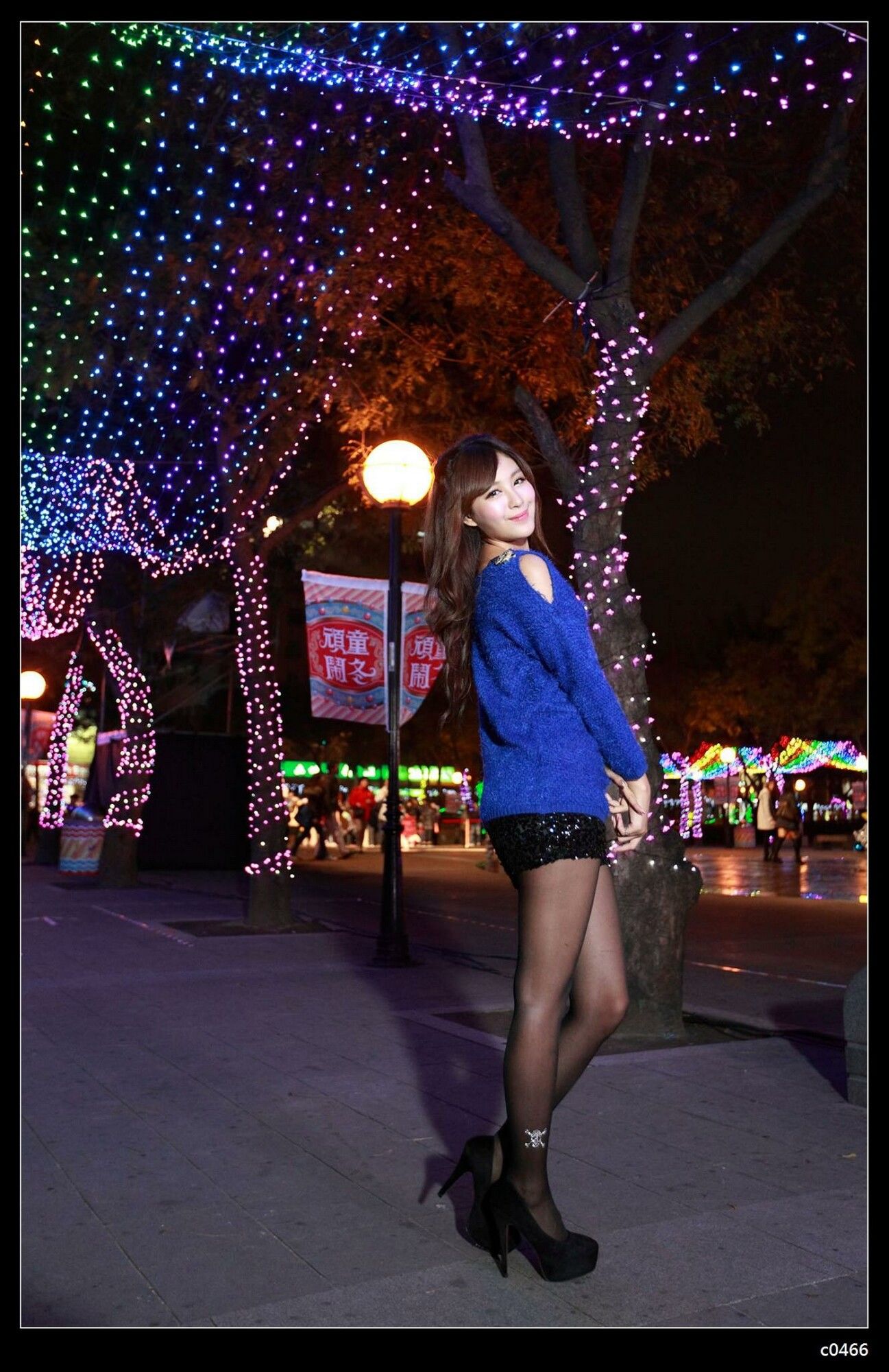 夏晴Miso《圣诞夜黑丝街拍》-图86