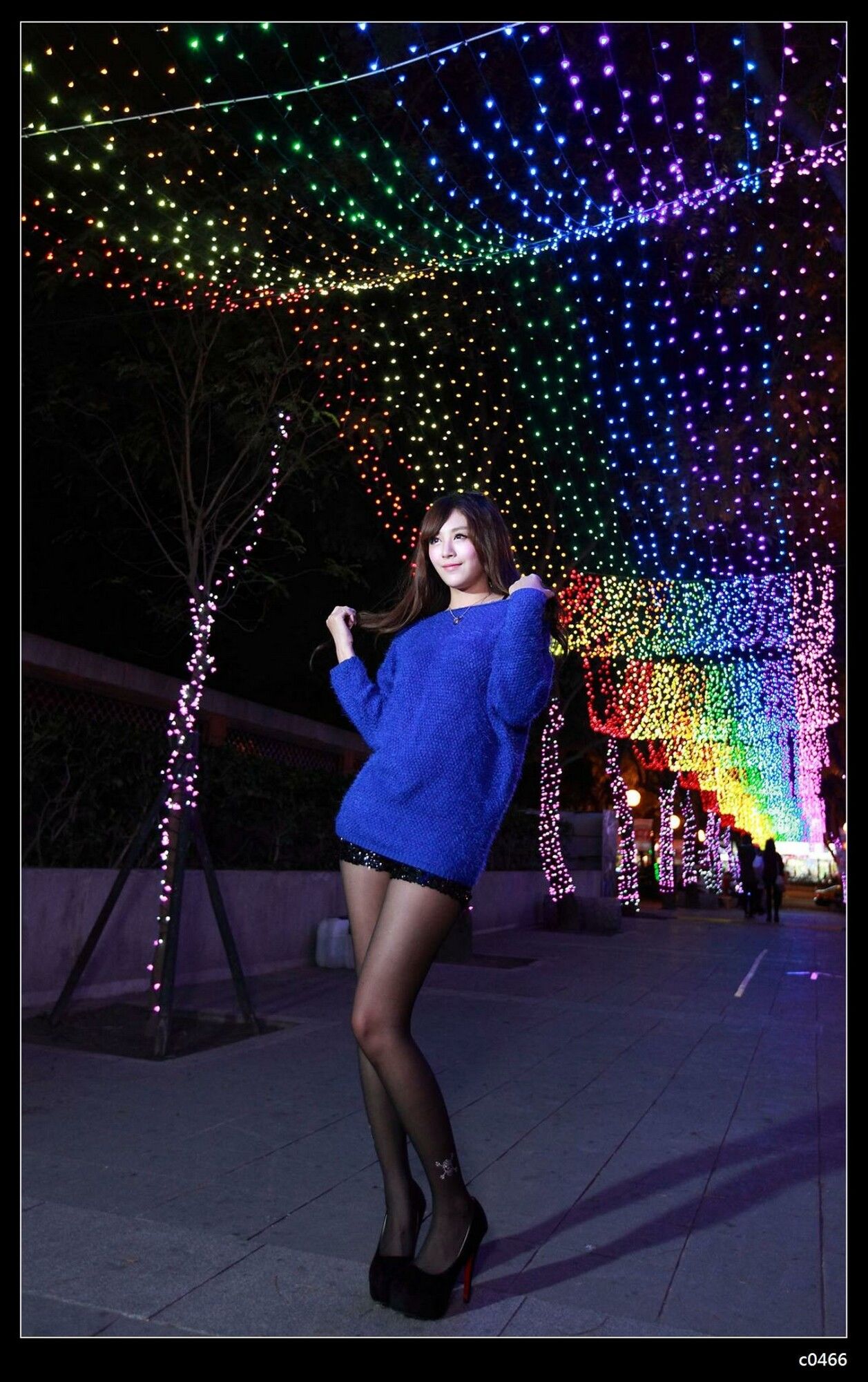 夏晴Miso《圣诞夜黑丝街拍》-图87