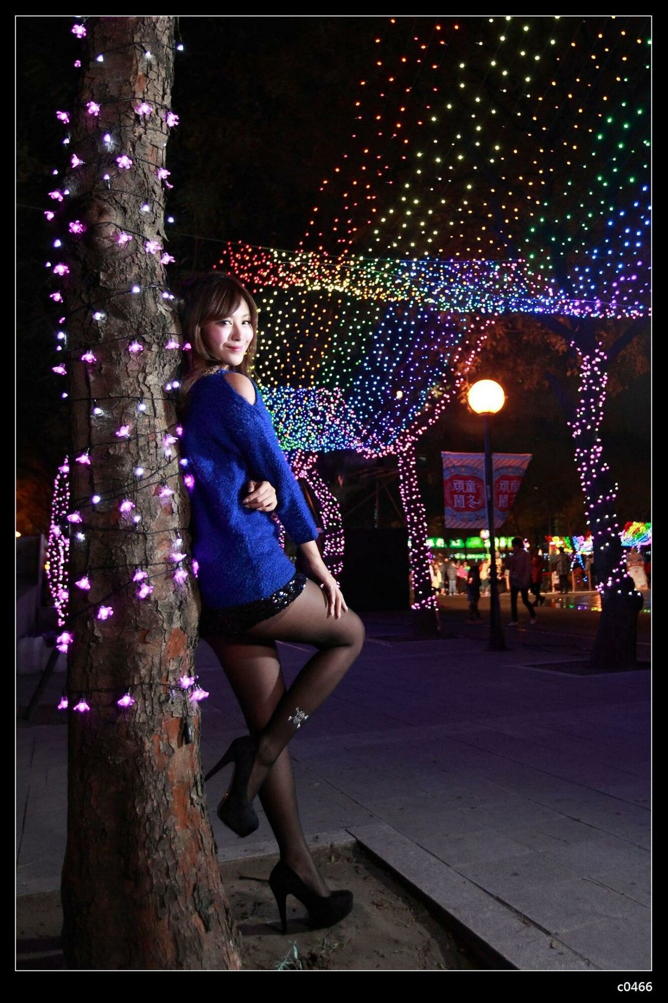 夏晴Miso《圣诞夜黑丝街拍》-图90