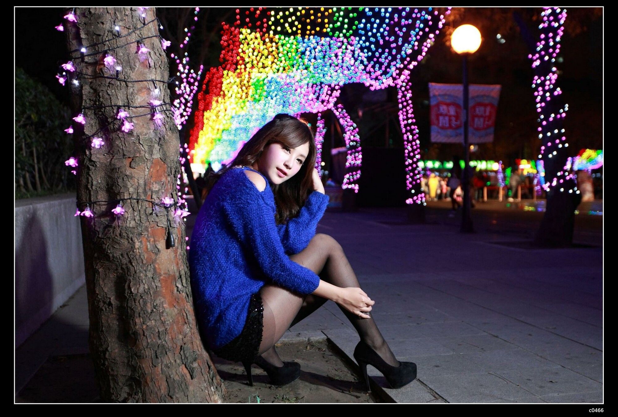 夏晴Miso《圣诞夜黑丝街拍》-图93